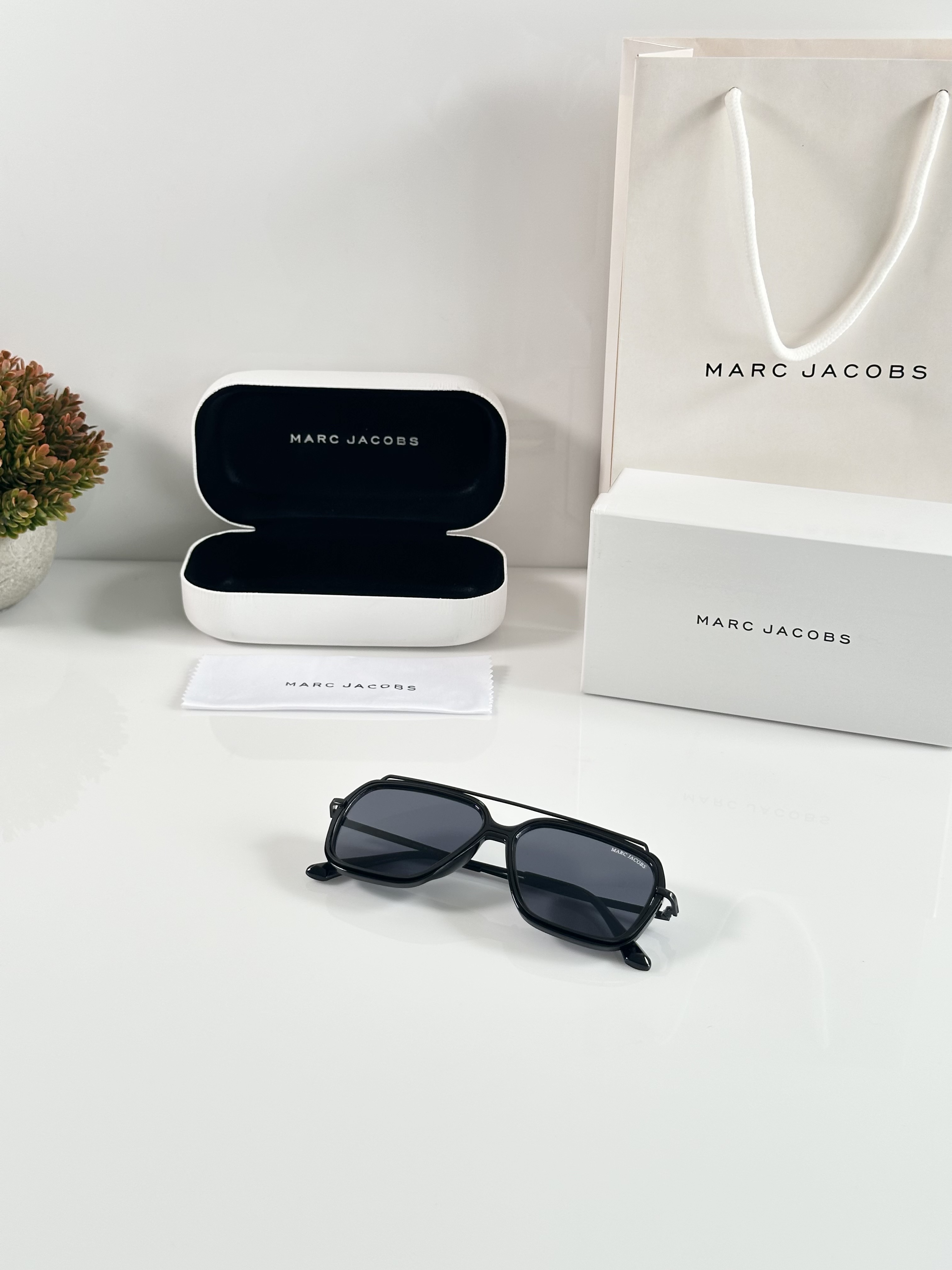 Marc Jacobs 2119 Black - Image 4