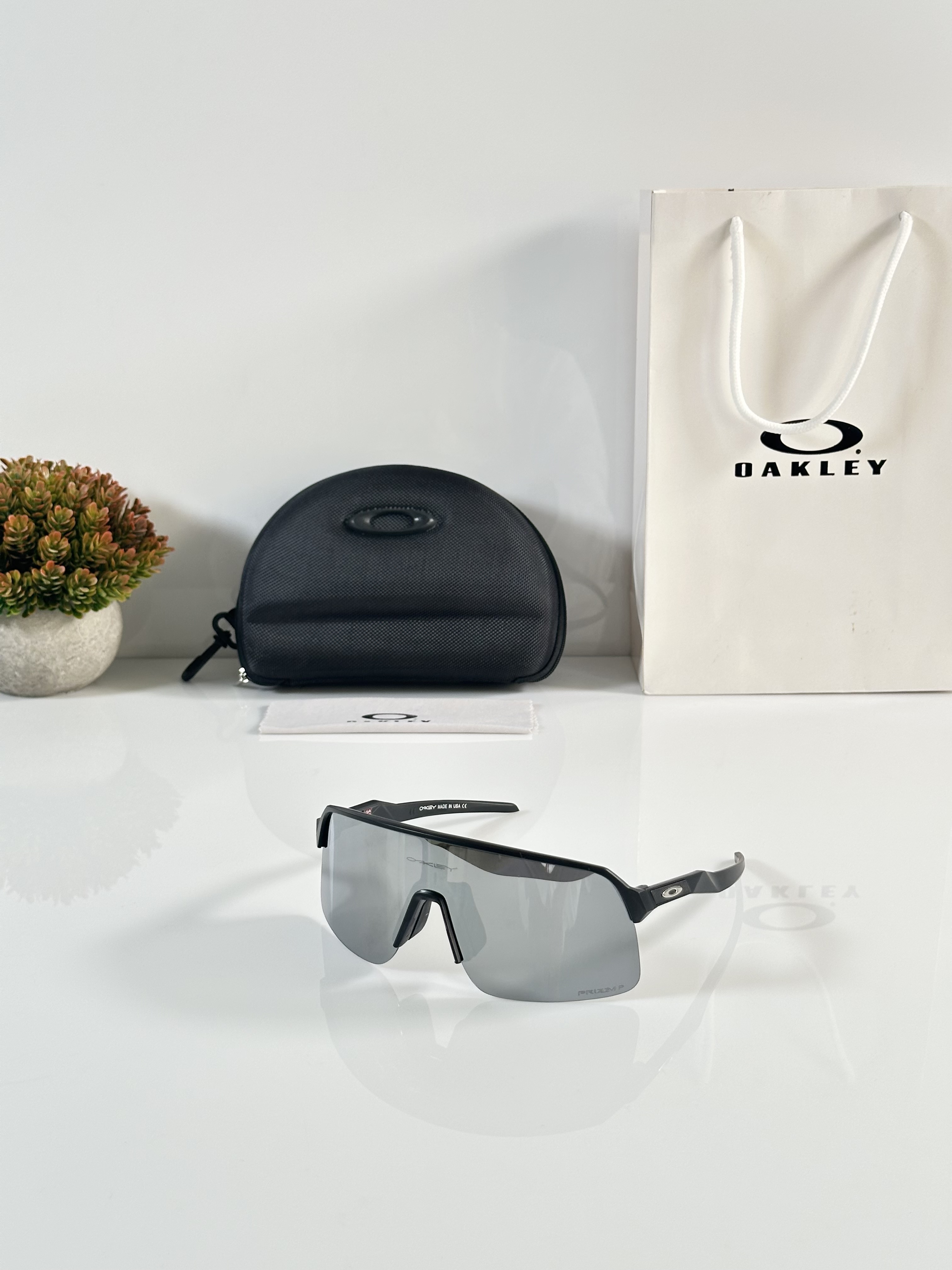 Oakley_9463_Black_Silver_Mercury