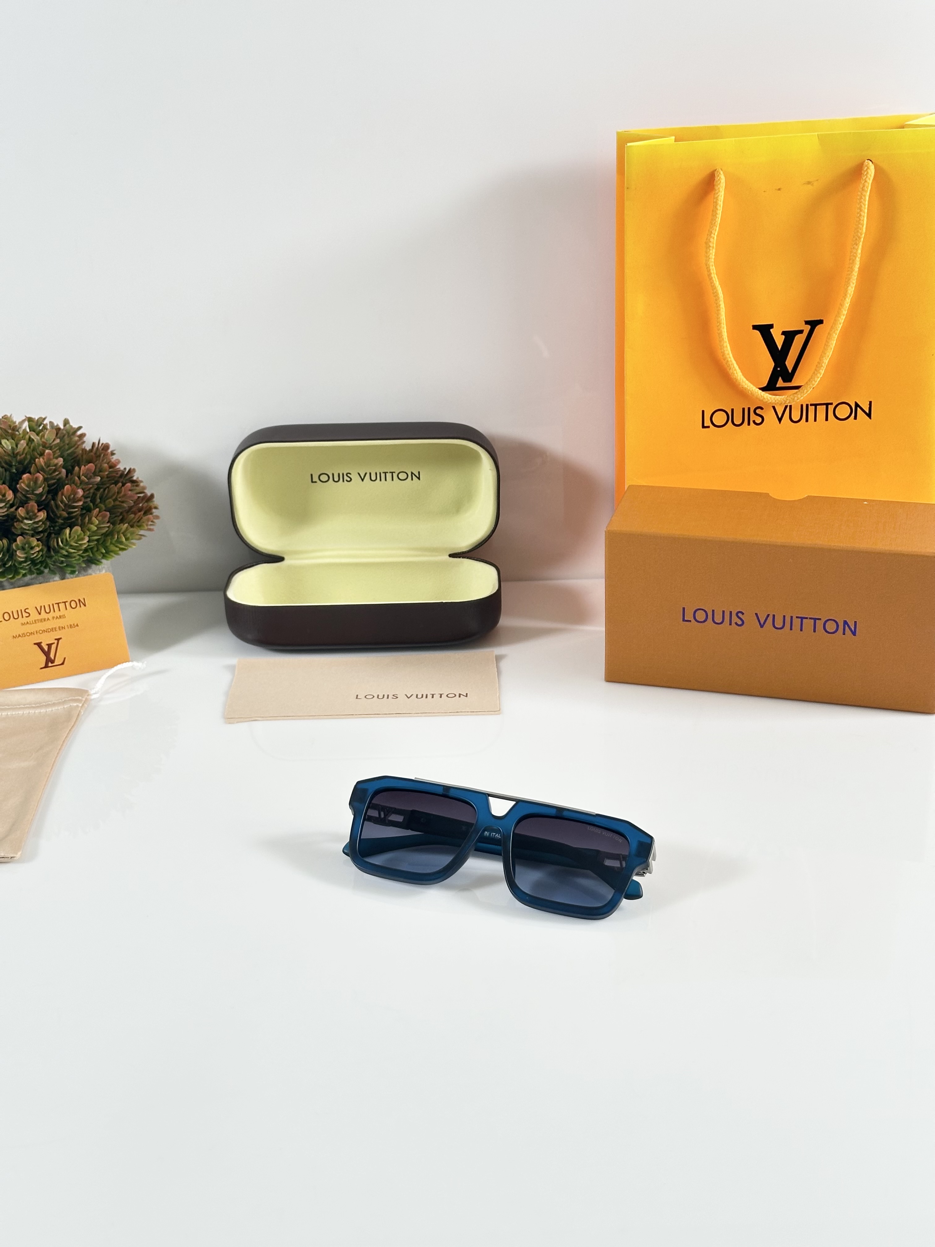 LV 121 Blue - Image 4