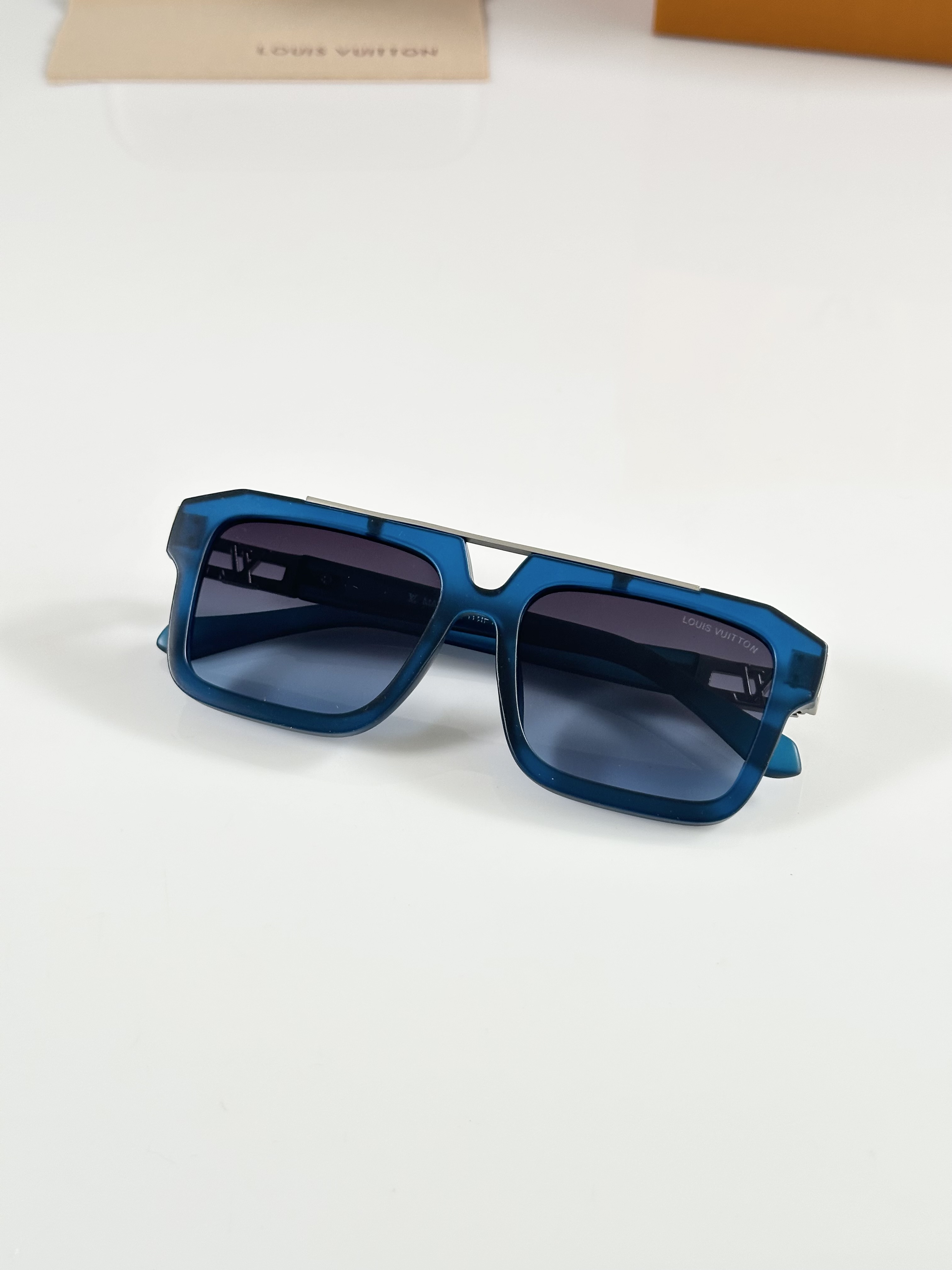 LV 121 Blue - Image 3