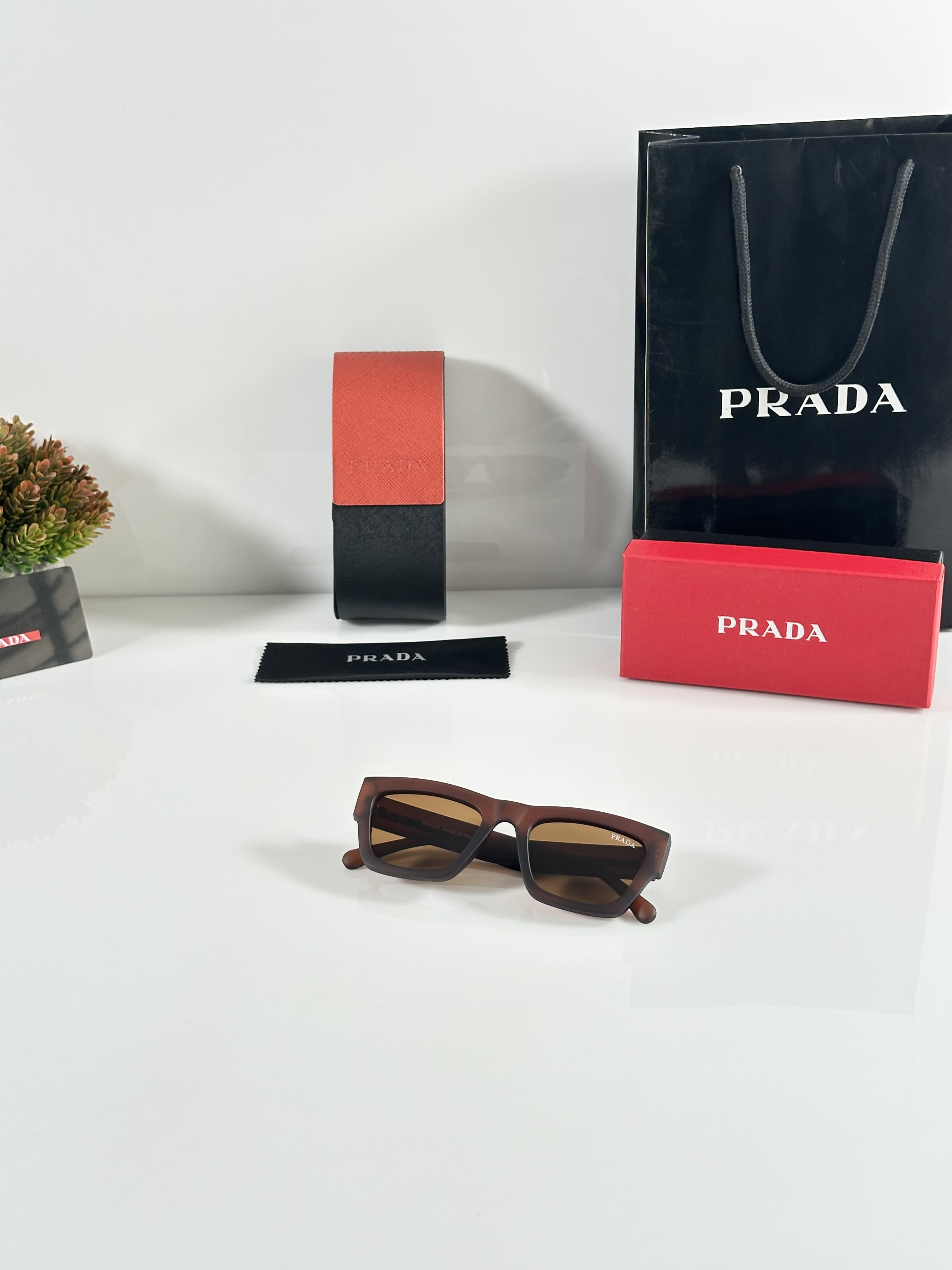 Prada_05_Brown - Image 4