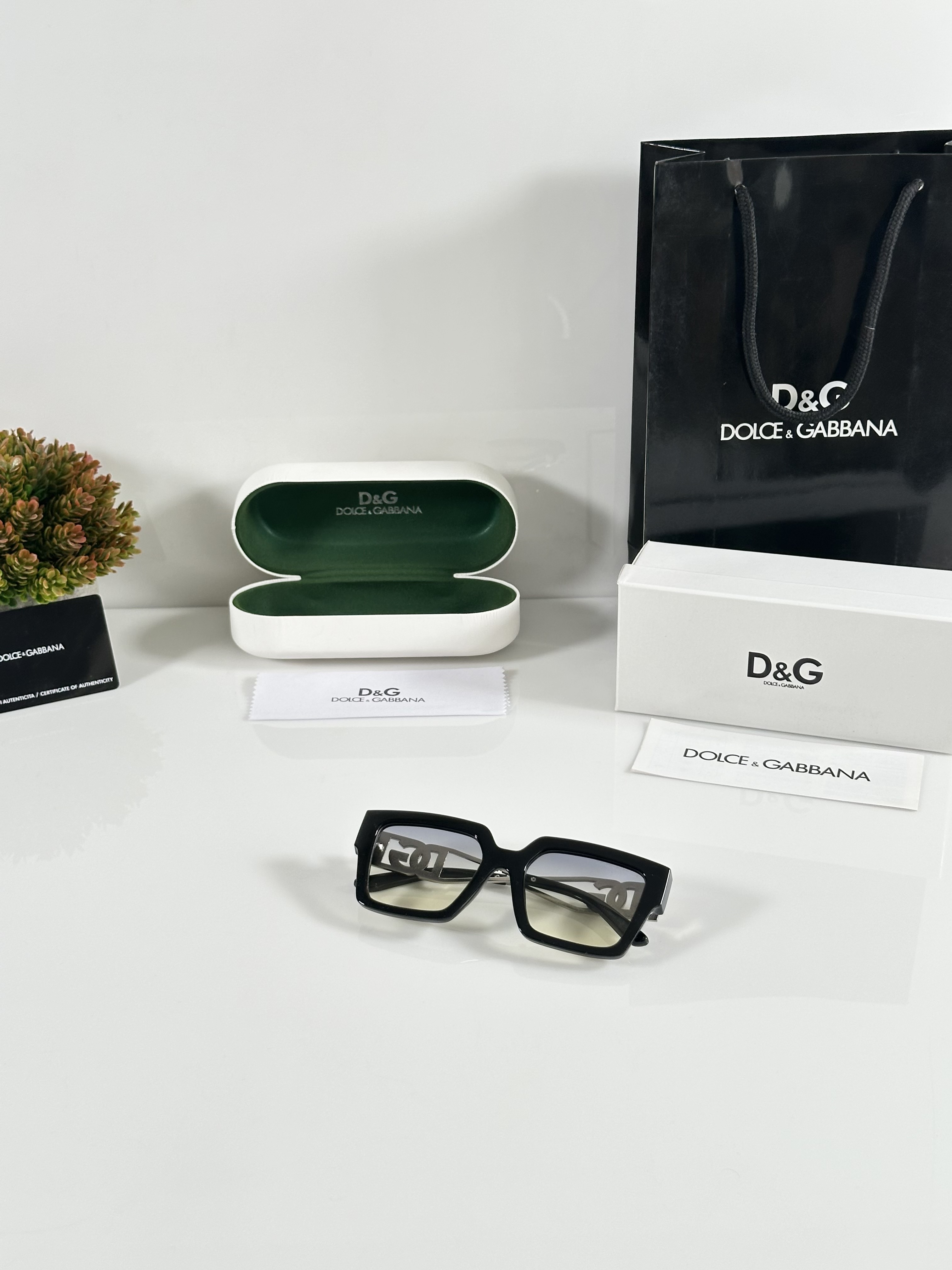 D&G 8932 Silver Black Green DC - Image 4
