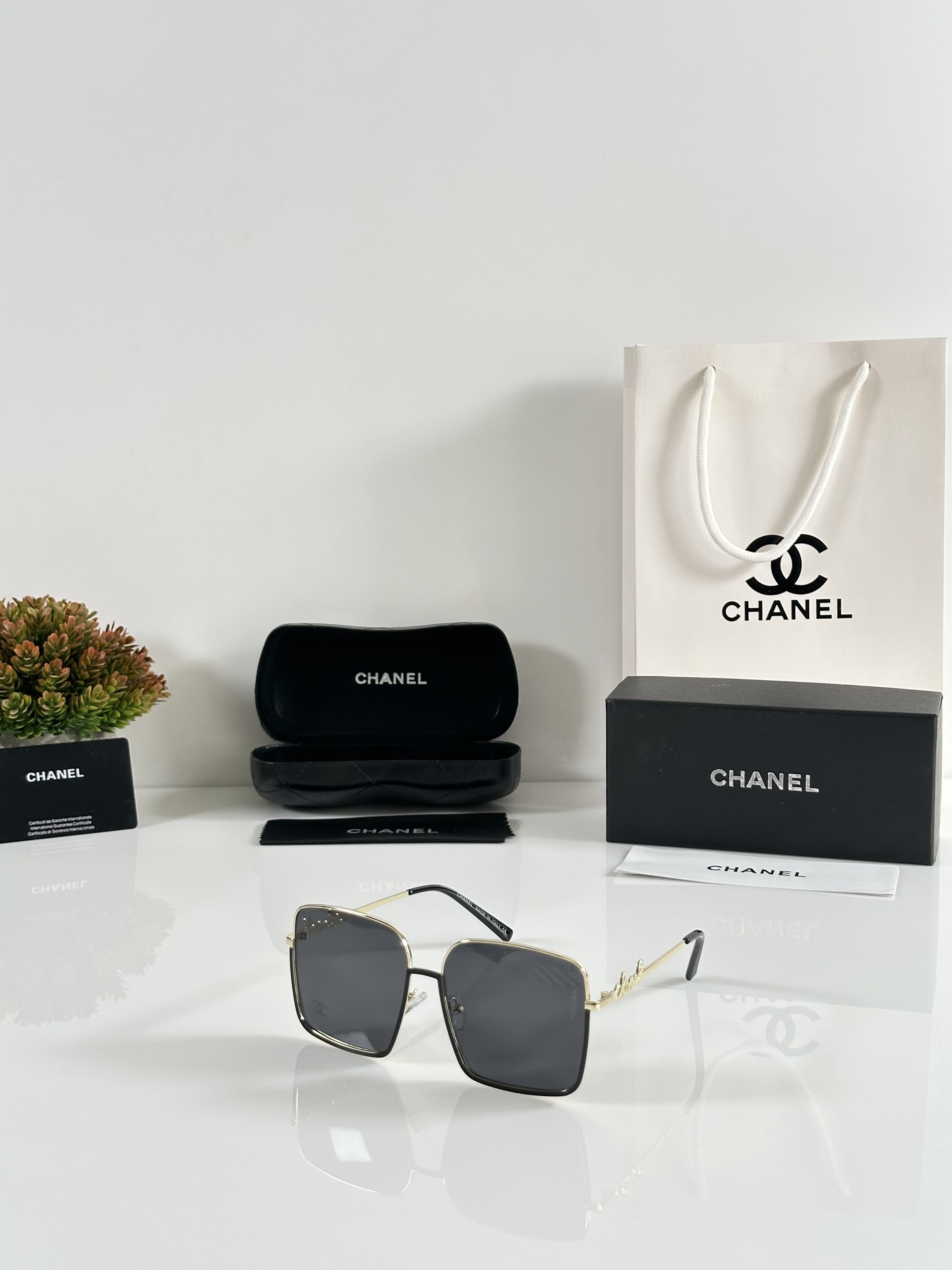 Chnel WMNS 7246 Gold Black
