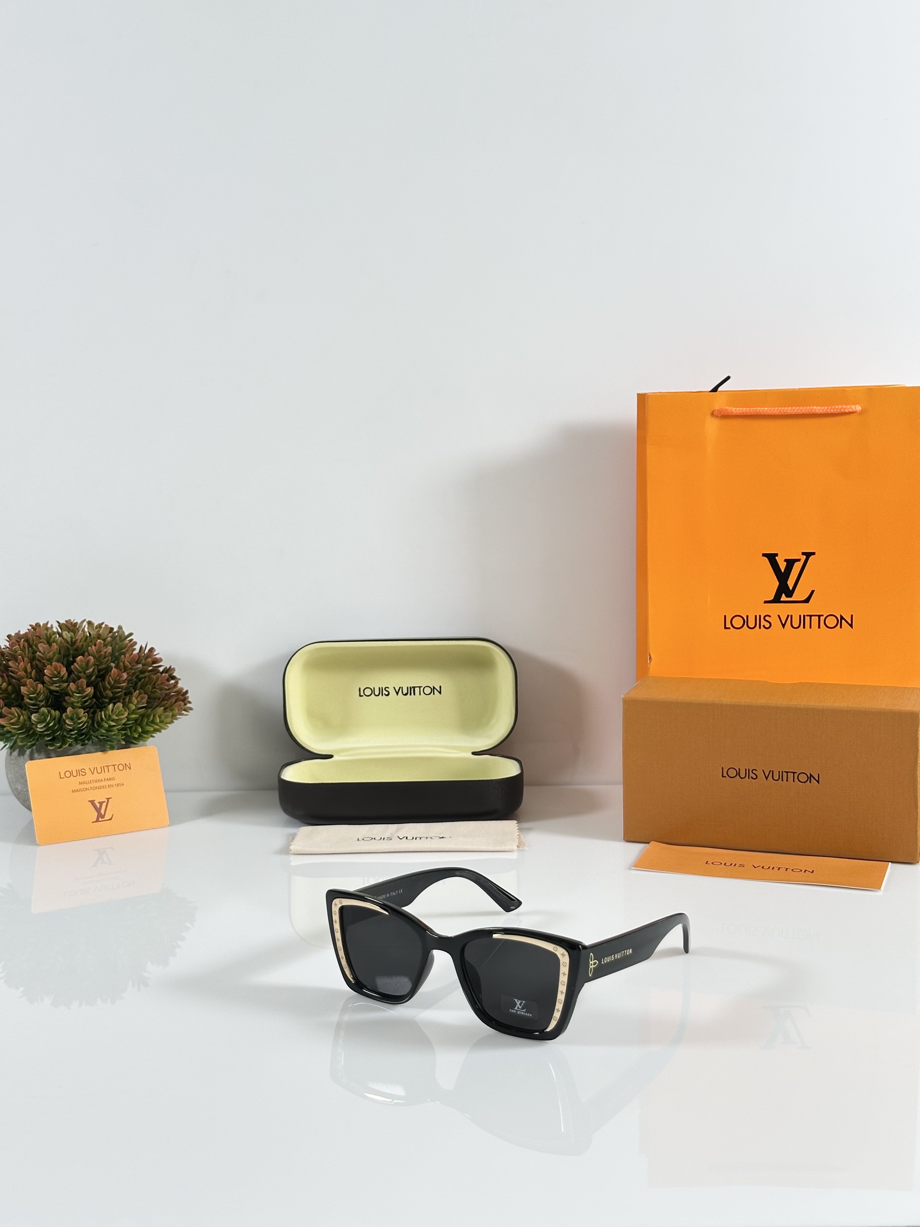 LV WMNS 0331 Black