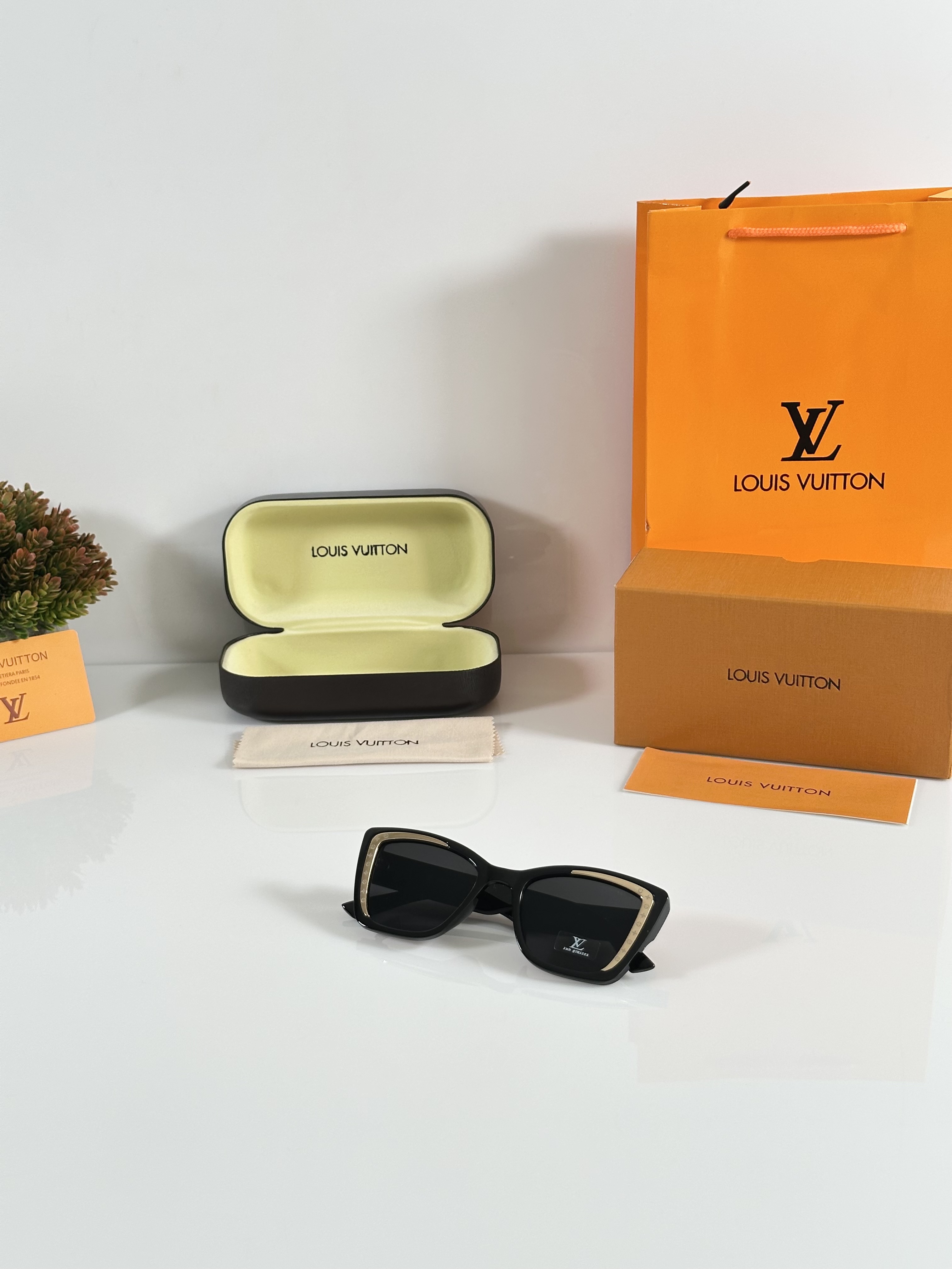 LV WMNS 0331 Black - Image 4