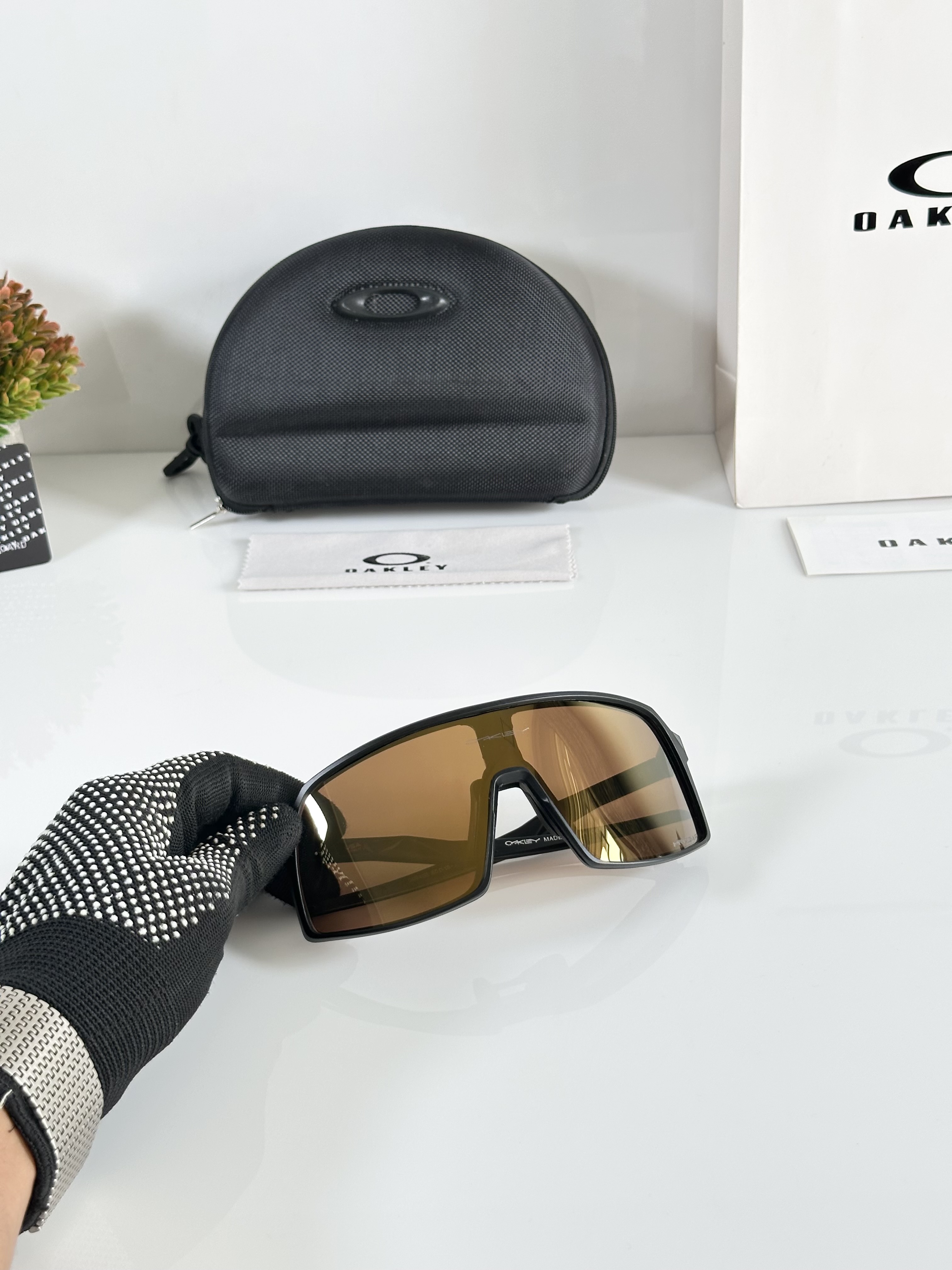 Oakley_9406_Brown_Gold_Mercury - Image 4