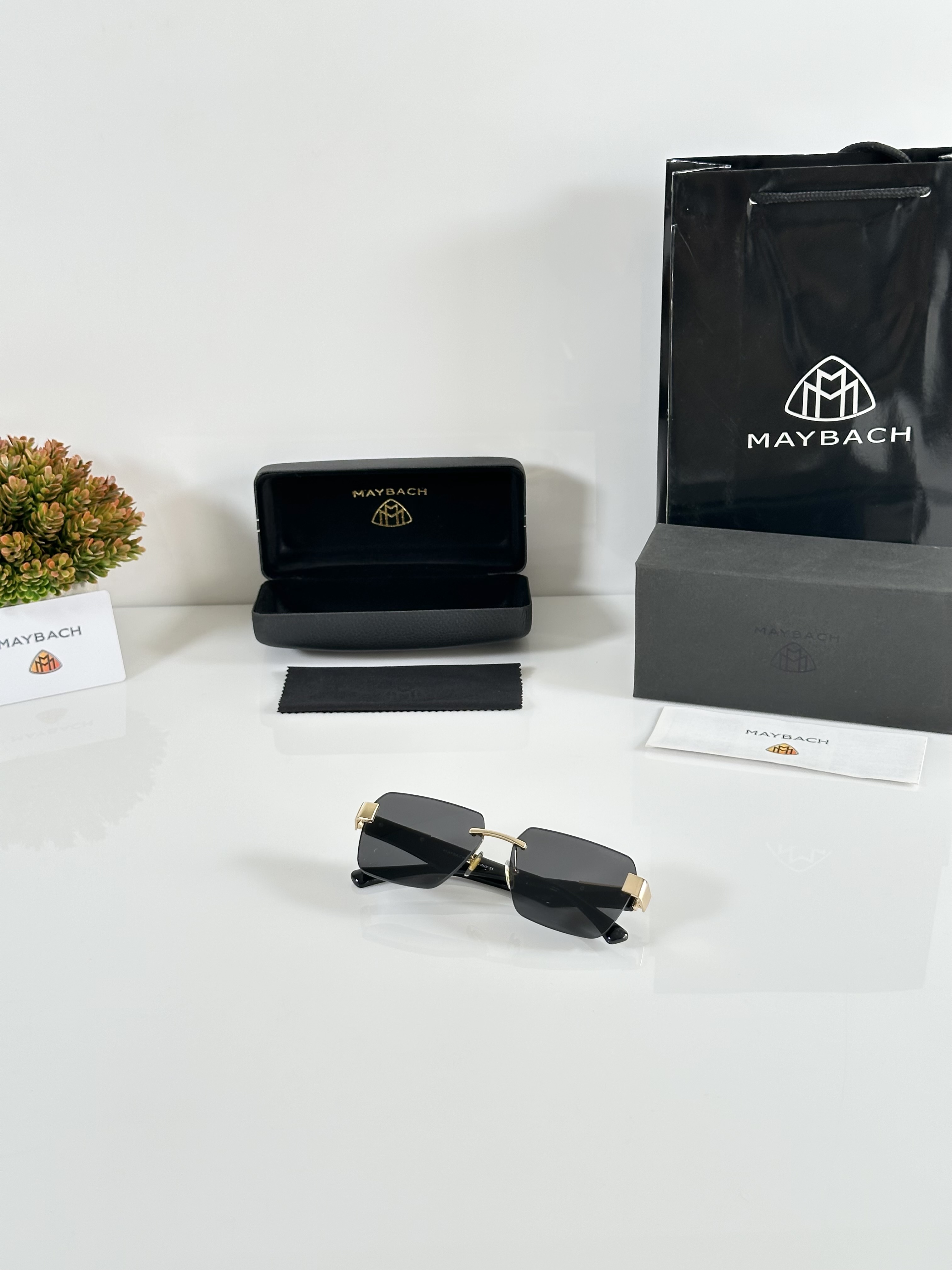 Maybach 2560 Gold Black - Image 4