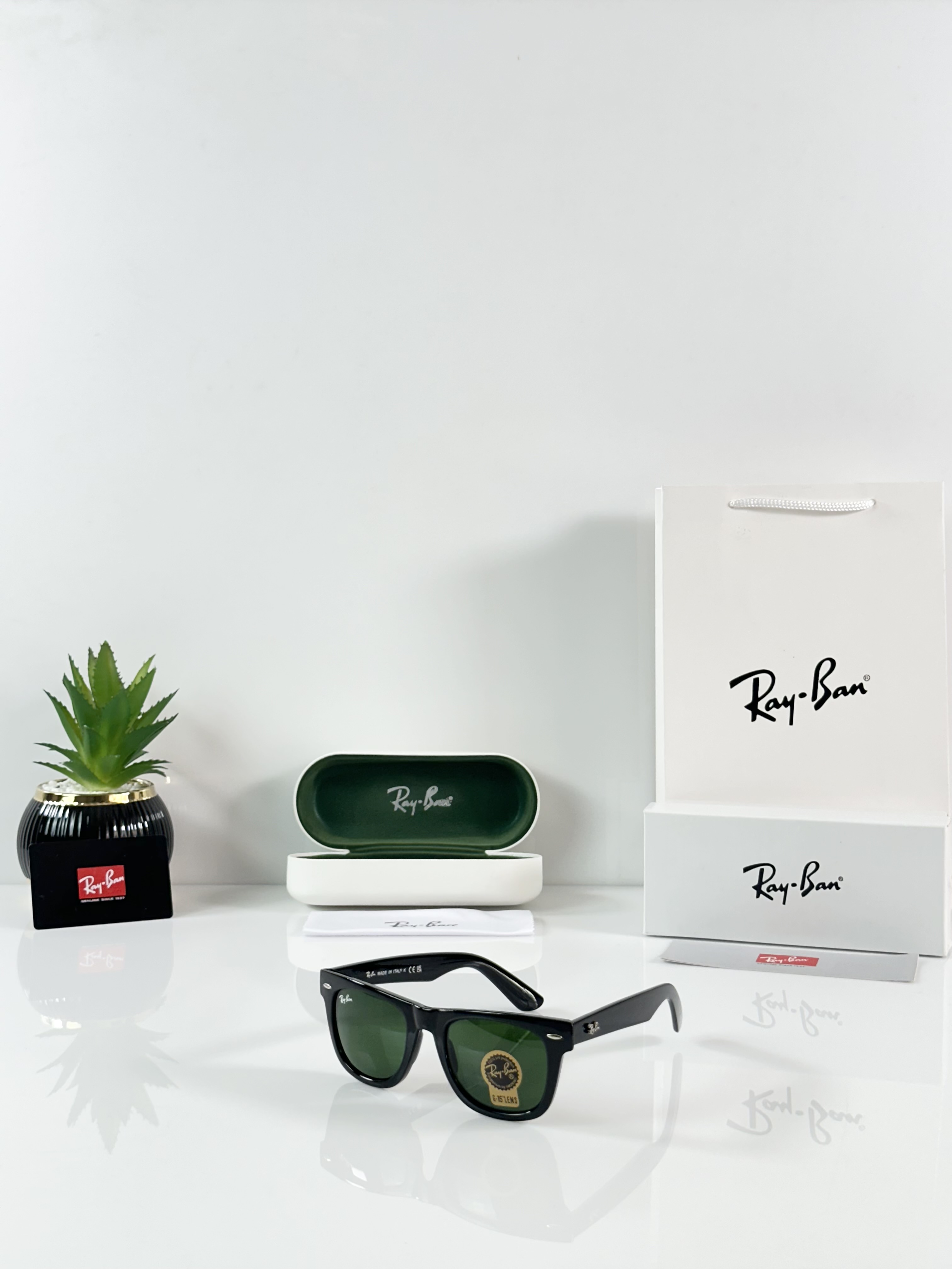 RB 2140 Shine Black Green GLASS