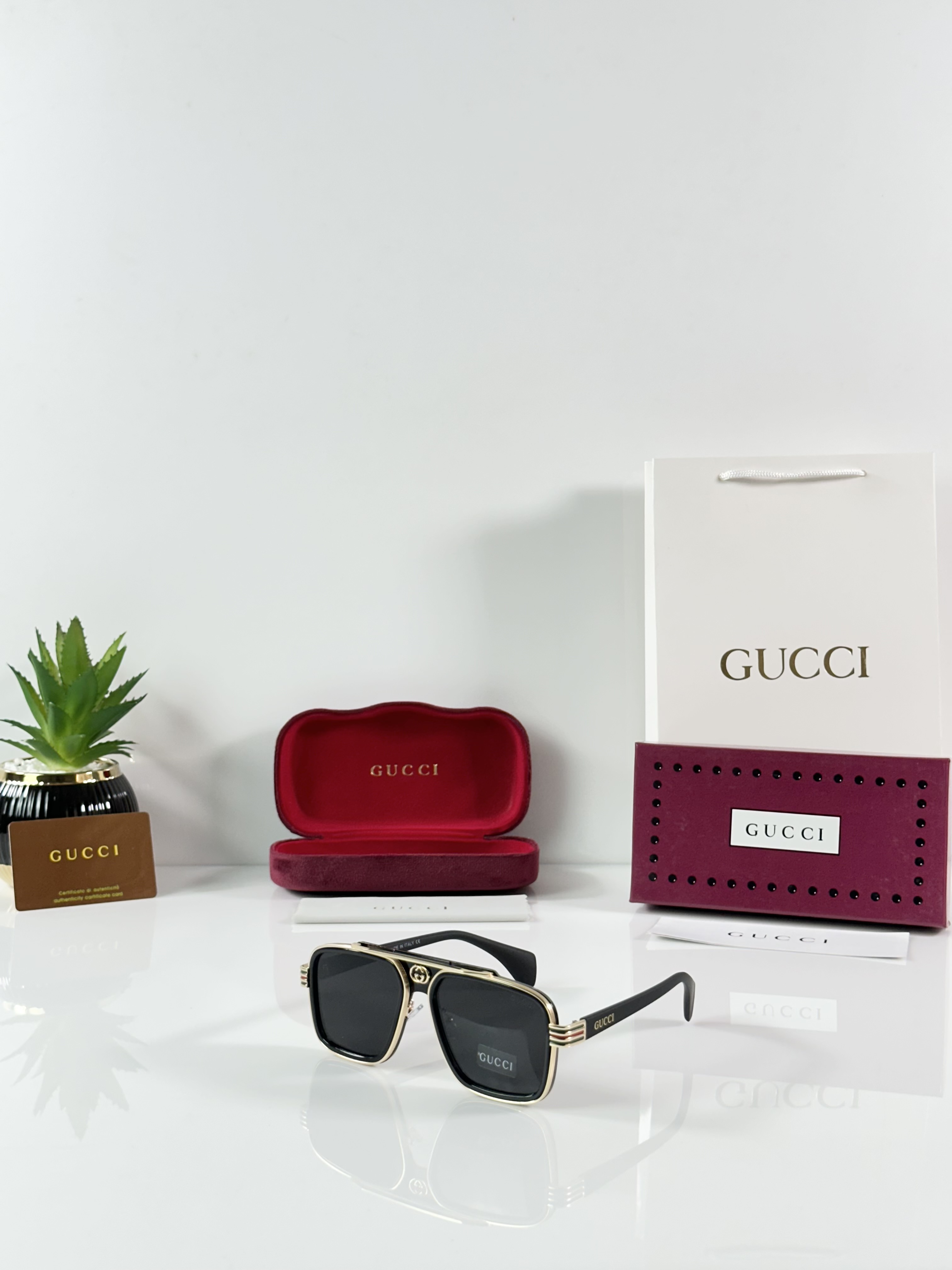 Gucci_1295_Gold_Black