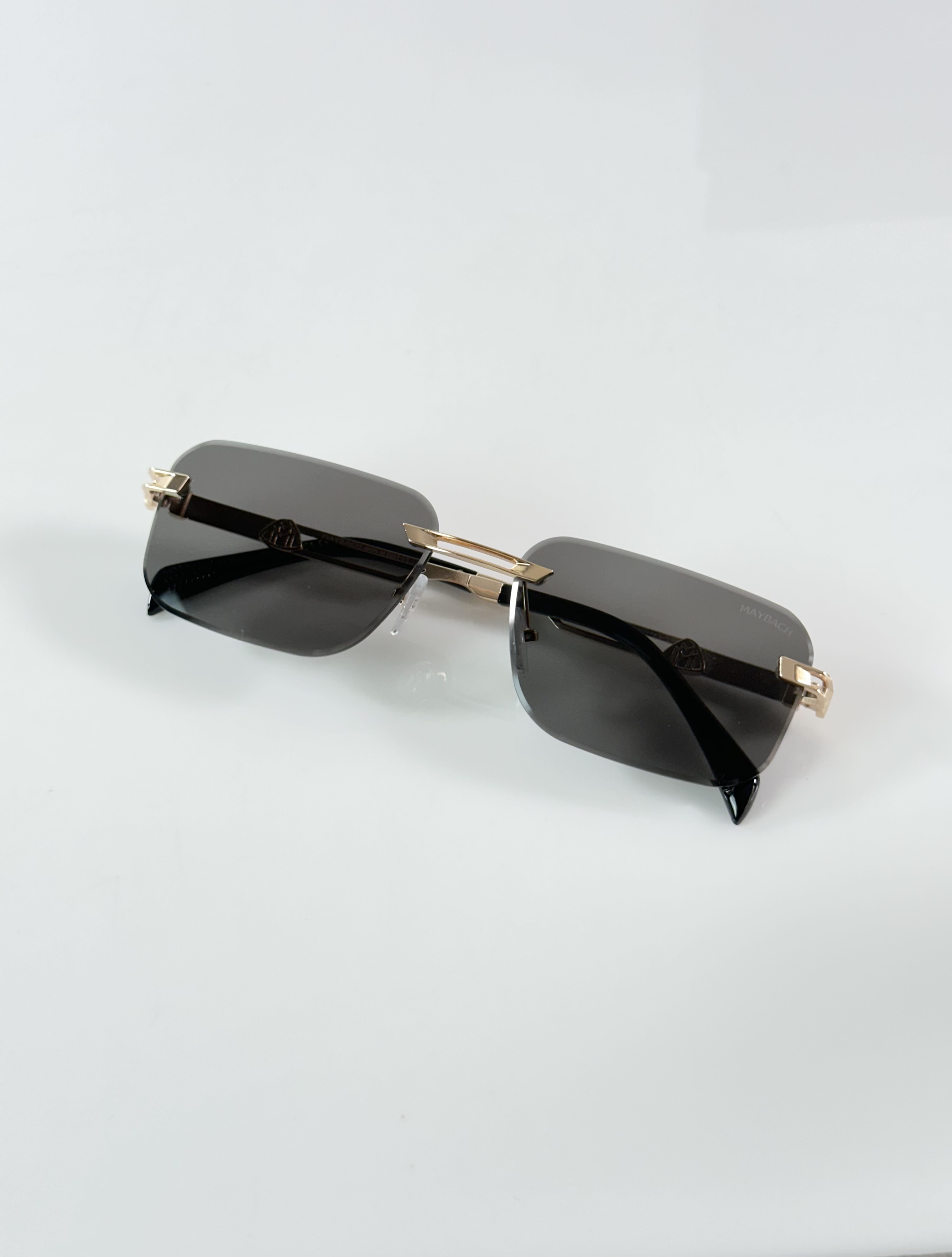 Maybach 1016 Gold Black - Image 3