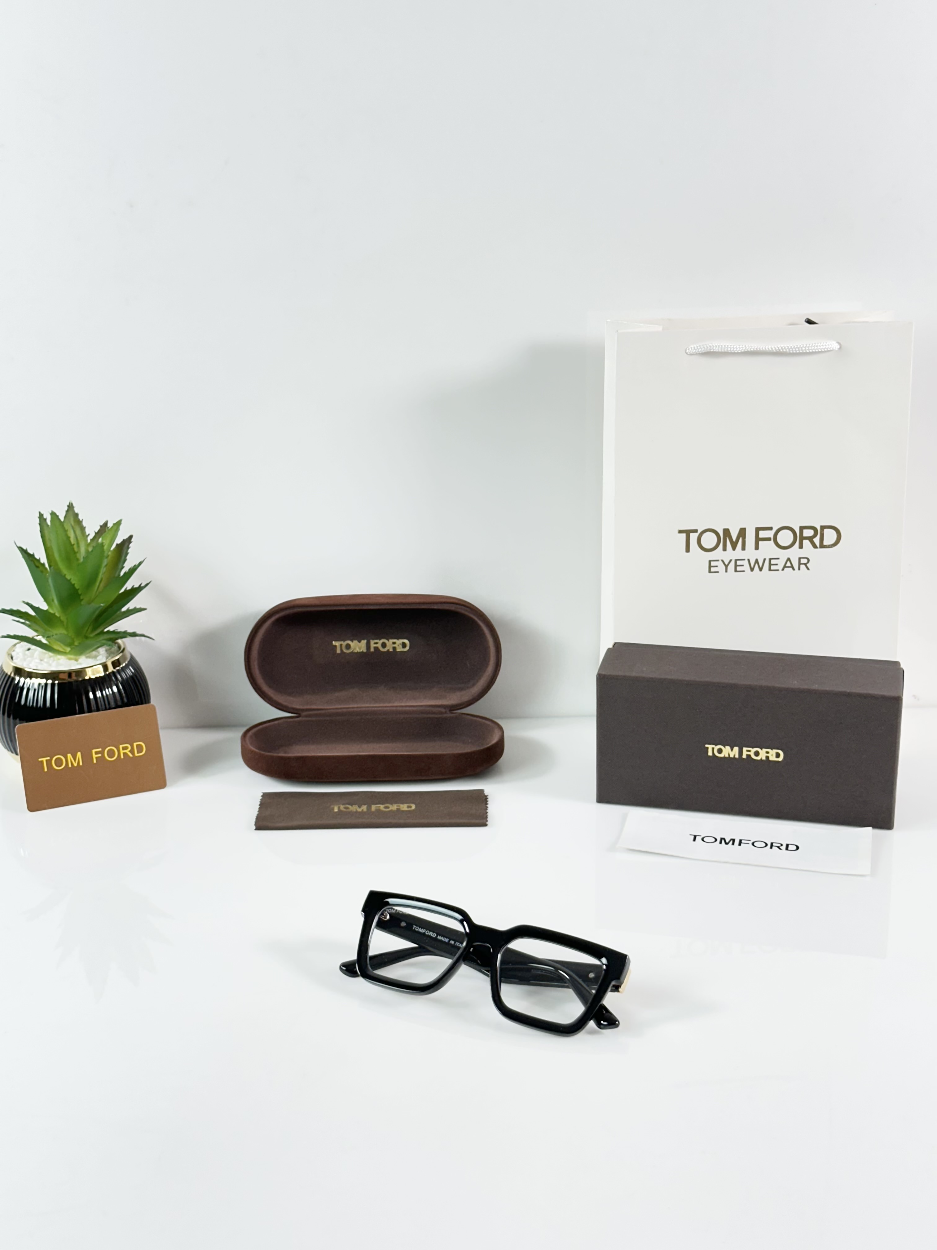 Tomford 2098 Black Frame - Image 4