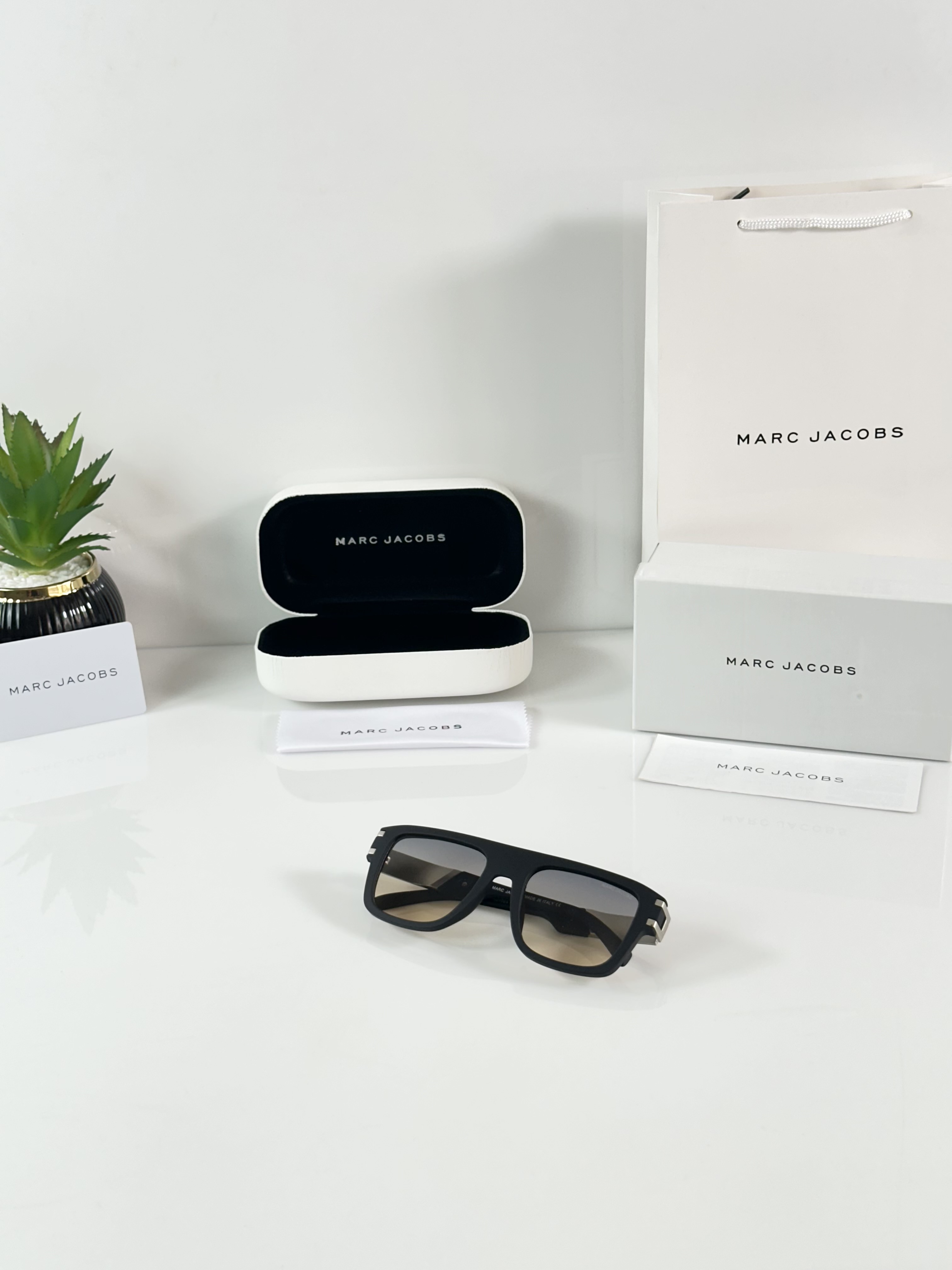 Marc Jacobs 1004 Black Orange DC - Image 4