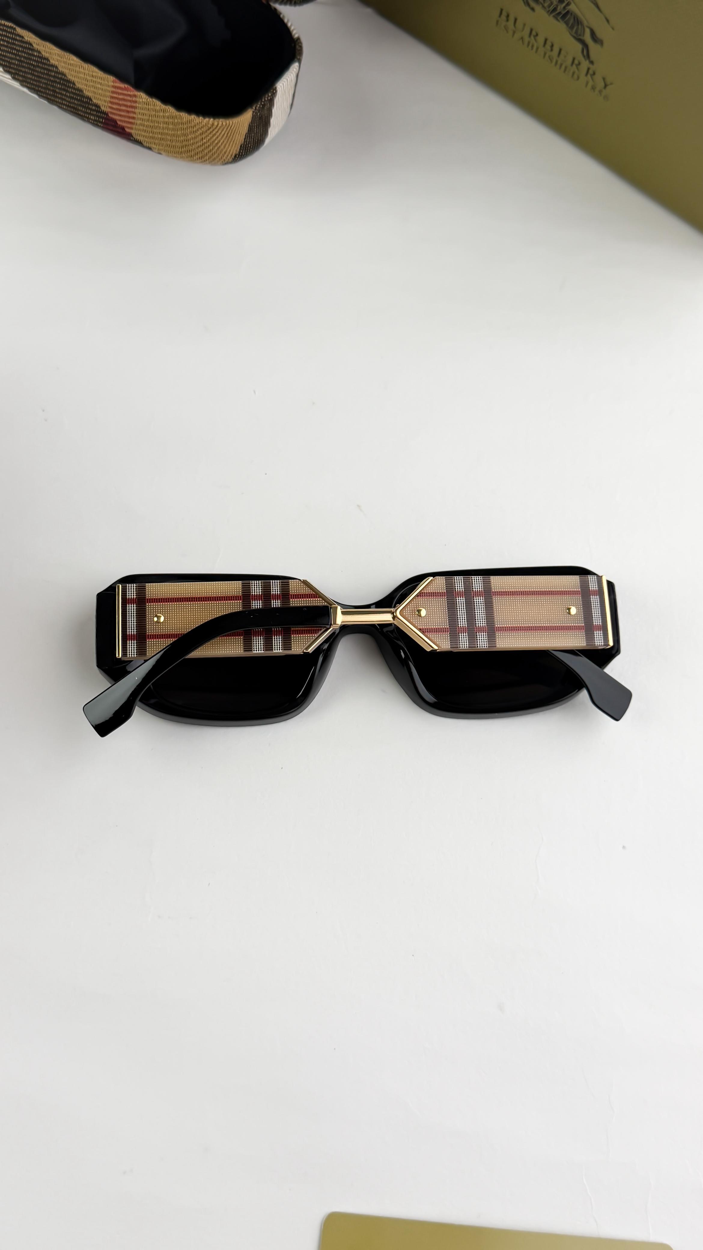 Burberry_gold_black_98410 - Image 4