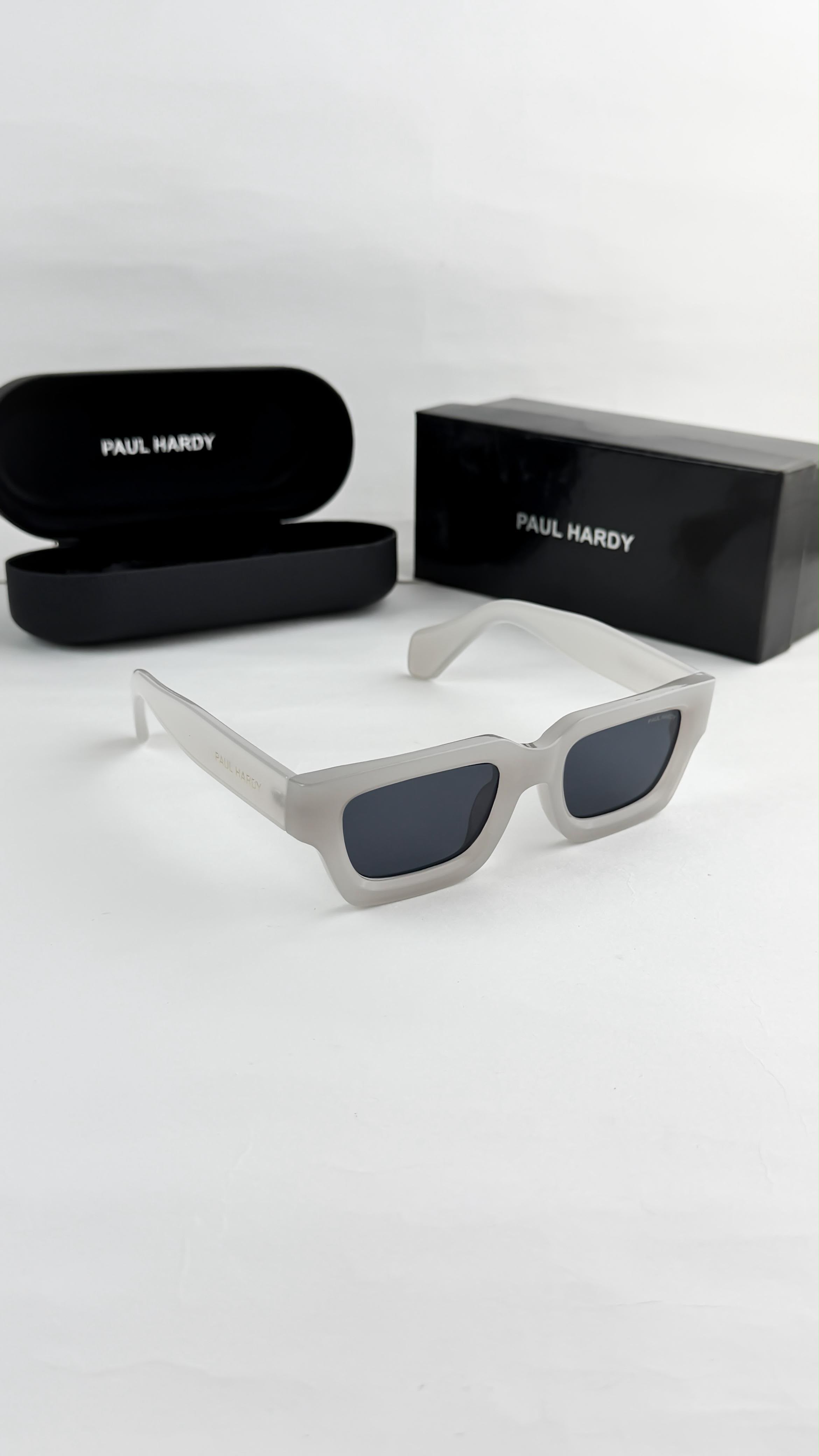 Paul hardy white black 3659 - Image 5
