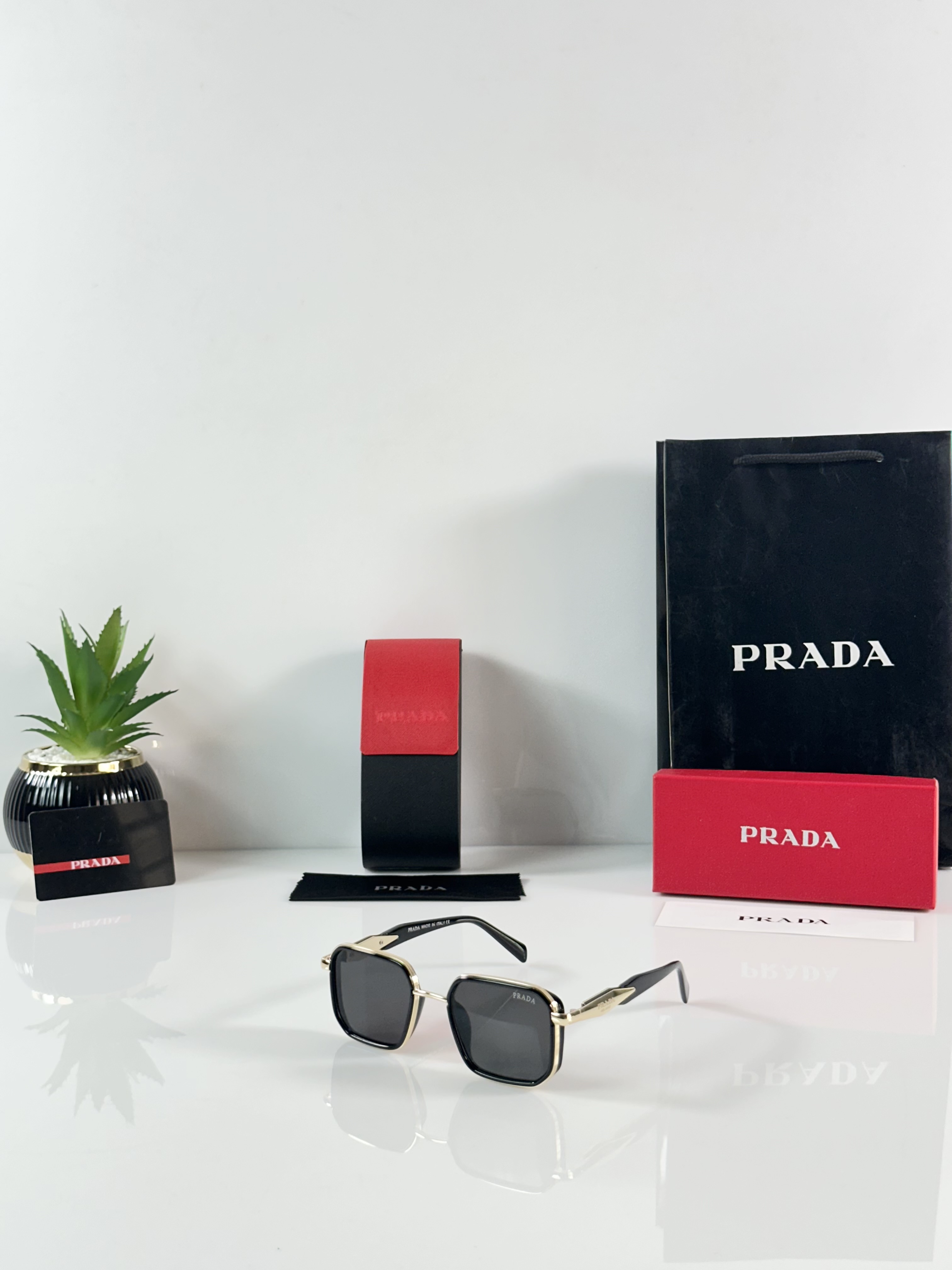 Prada_792_Gold_Black