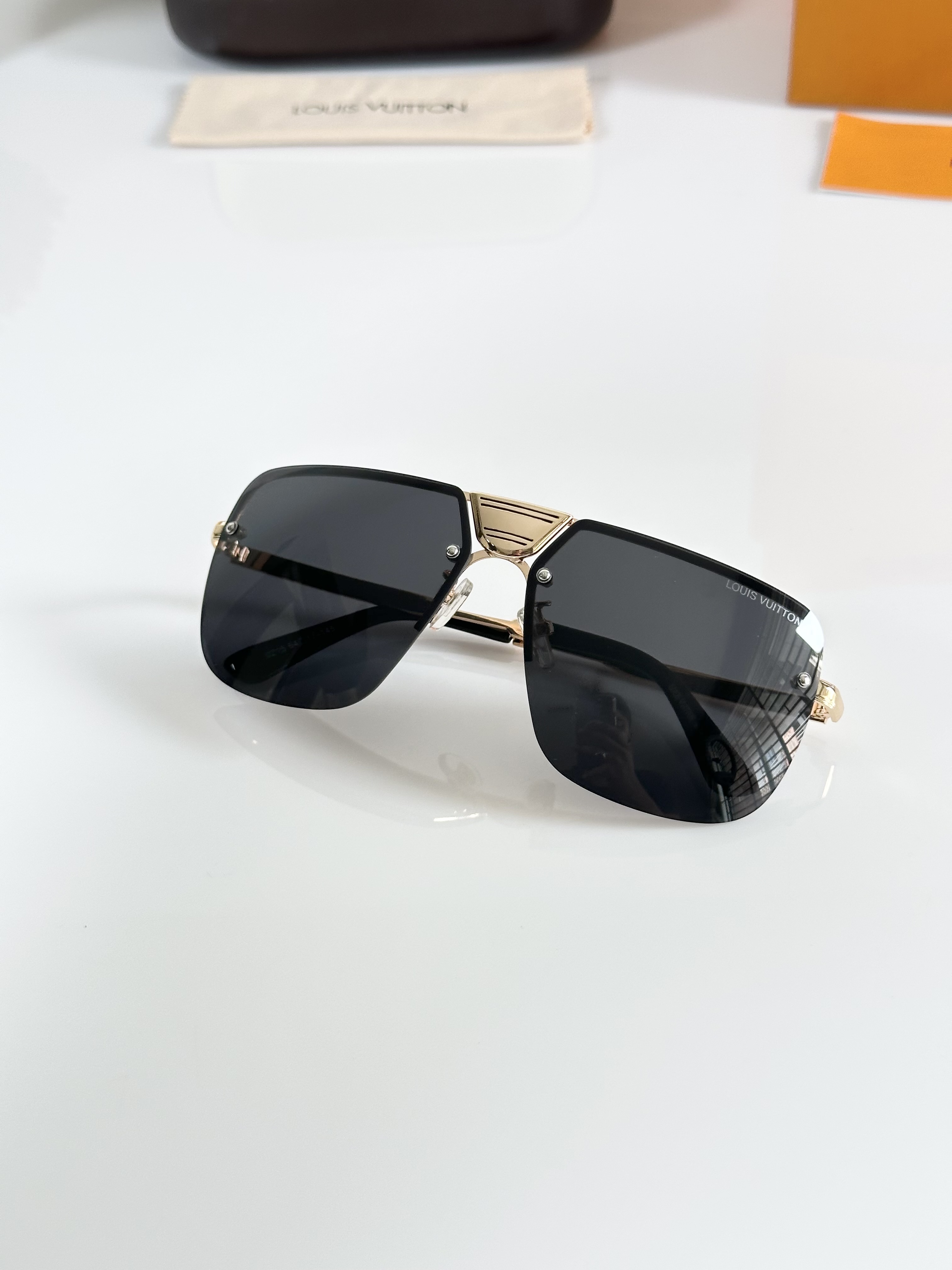 Louis_Vuitton_0215_Gold_Black - Image 3