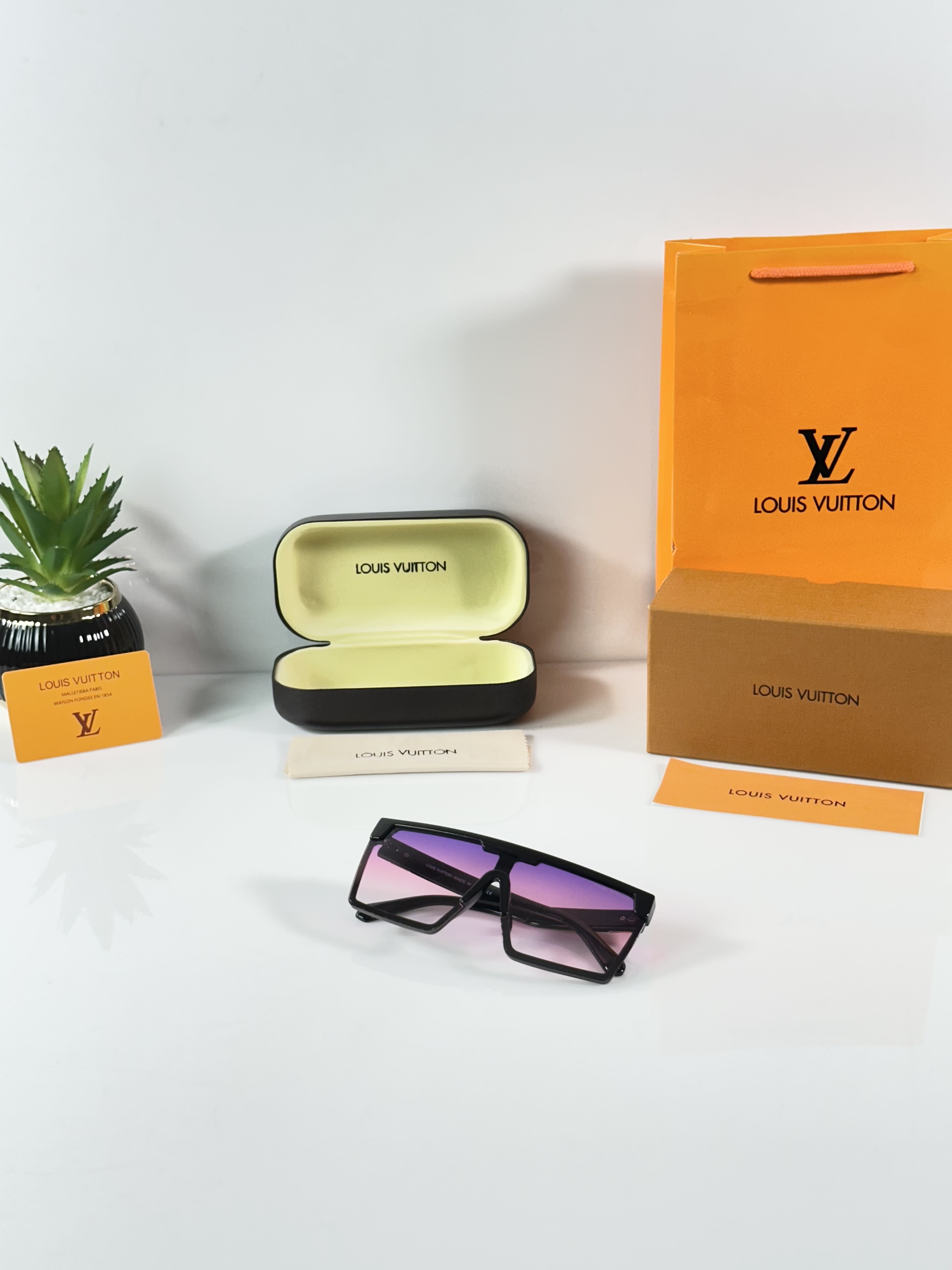 Louis_Vuitton_1012_Black_Pink - Image 4