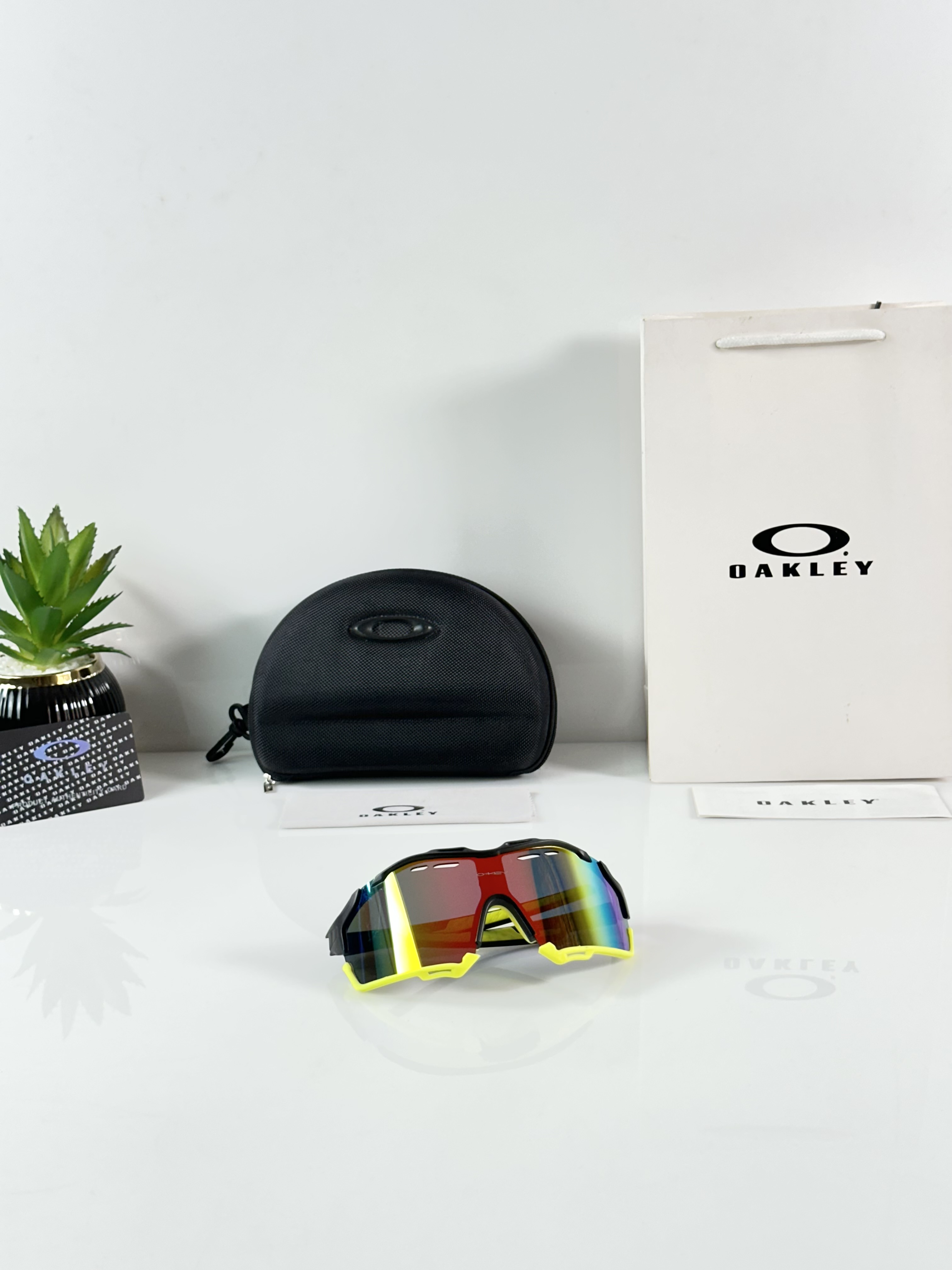 Oakley_8241_Black_Orange_Mercury - Image 4