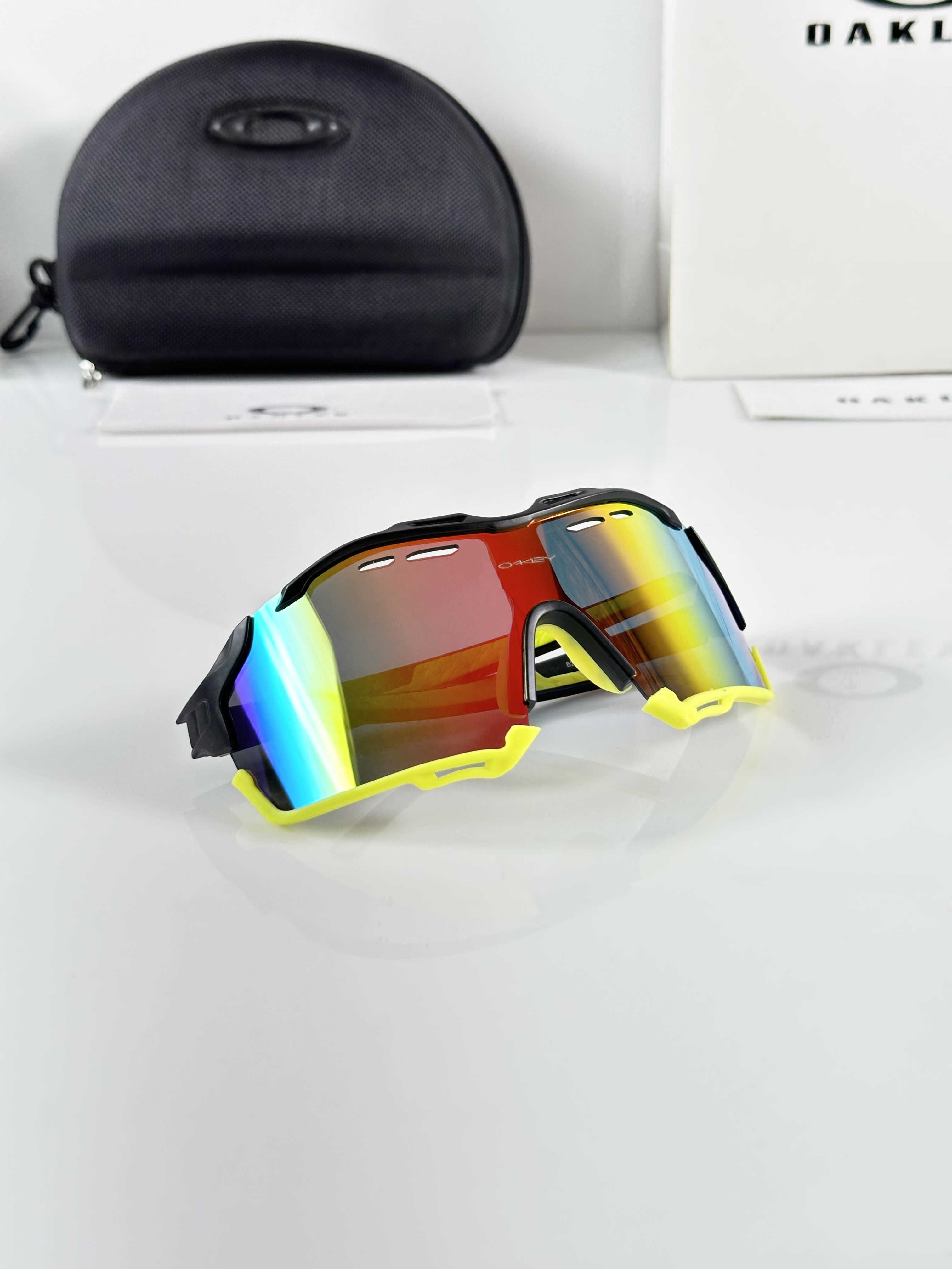 Oakley_8241_Black_Orange_Mercury - Image 3