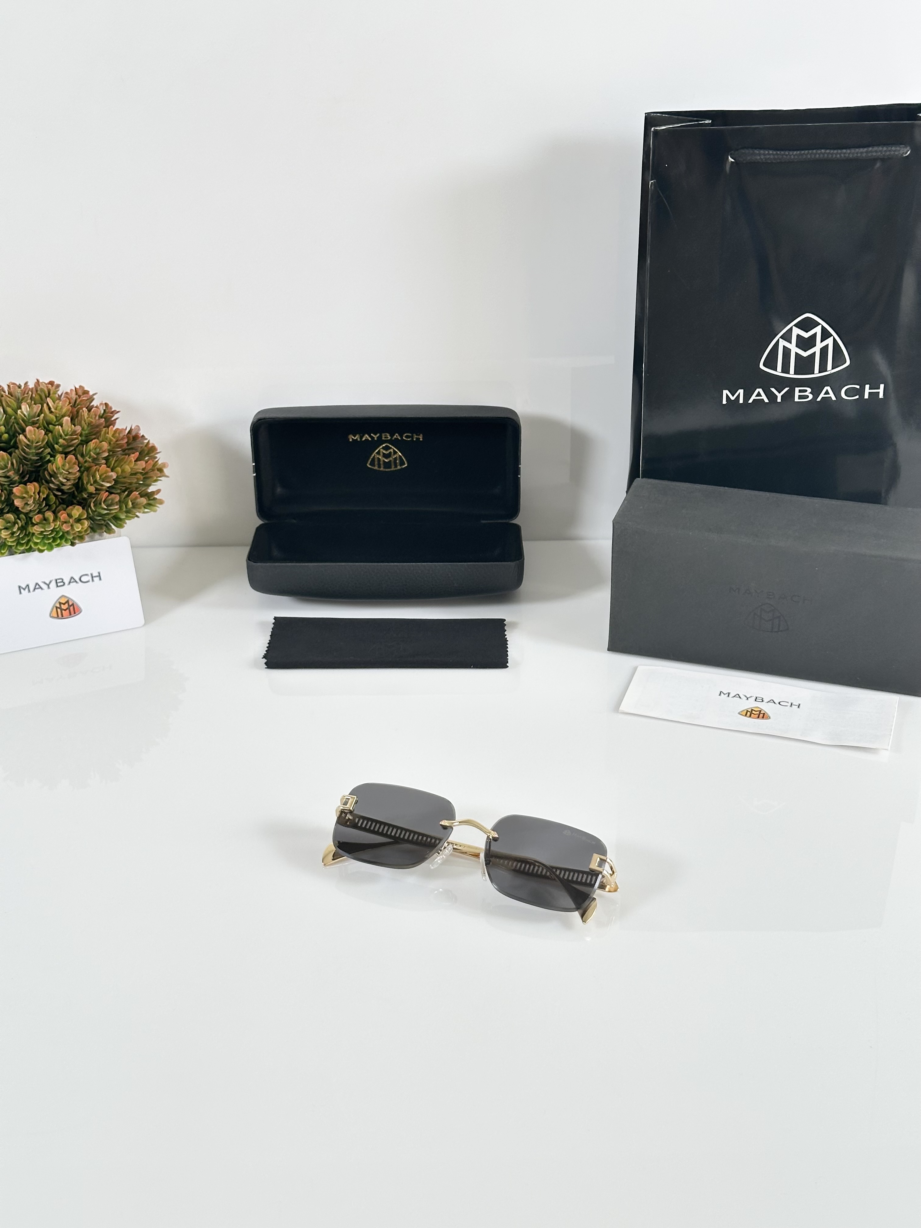 Maybach 1018 Gold Black - Image 4