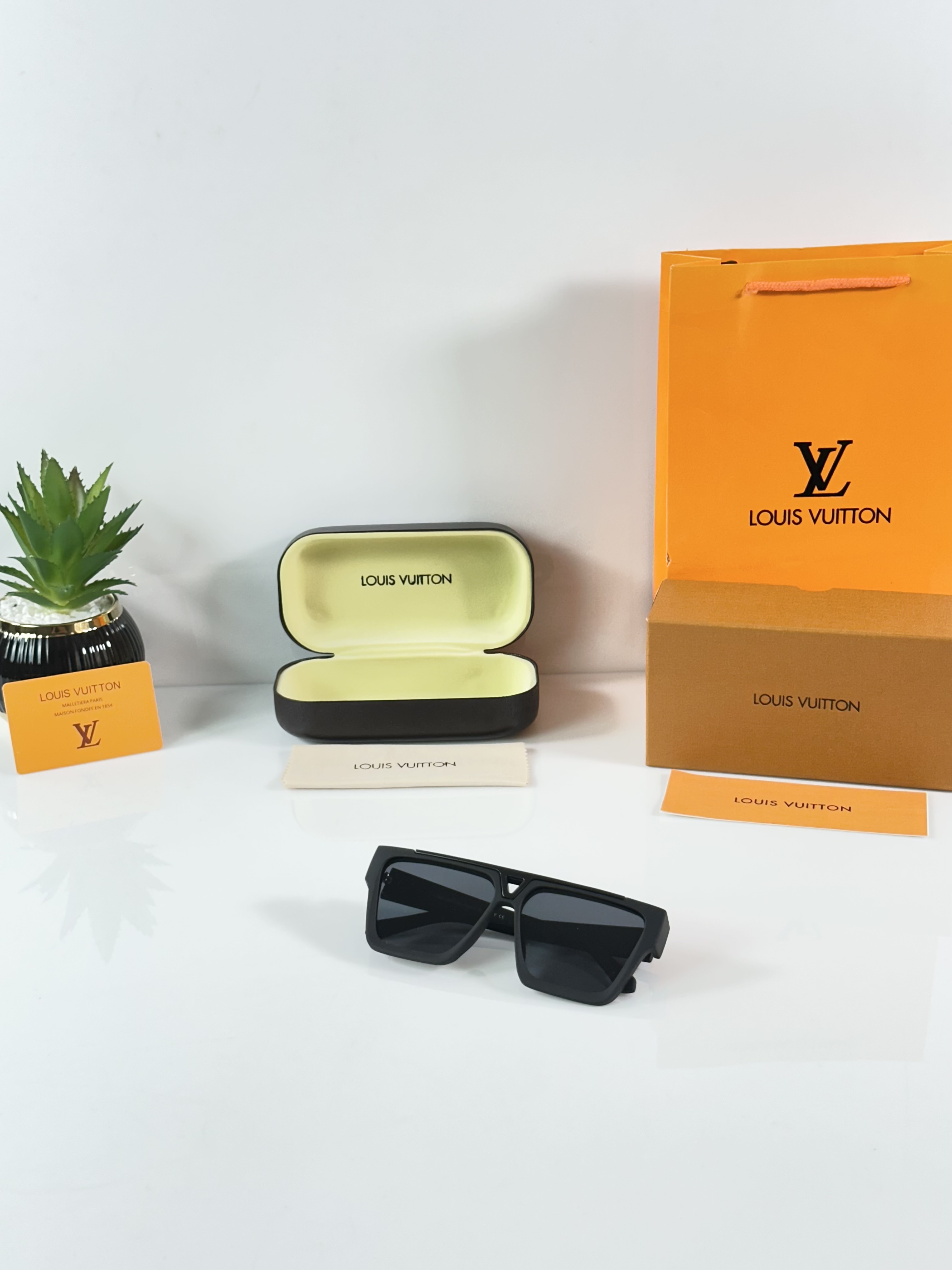 LV 1502 Mate Black - Image 5