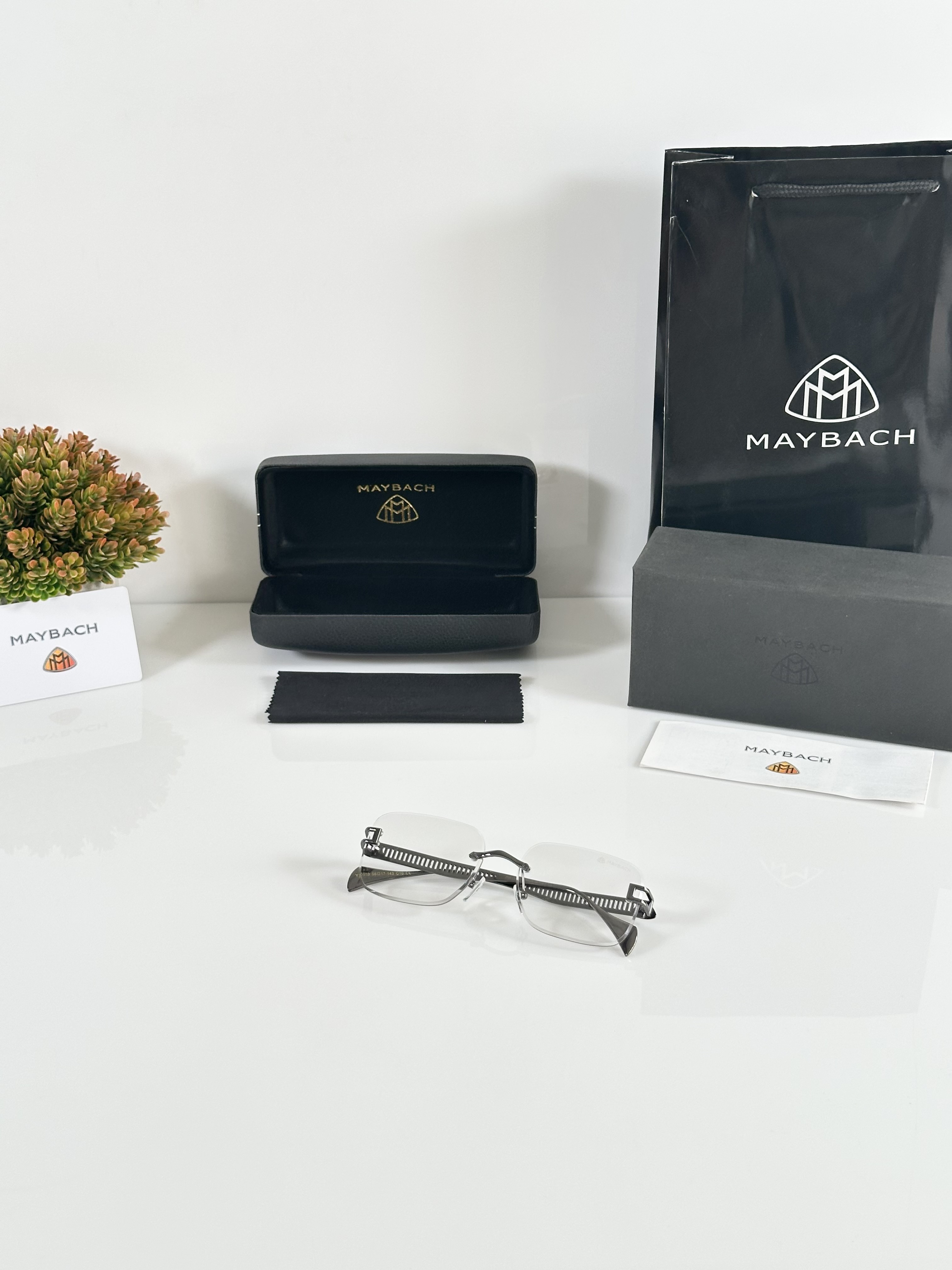 Maybach 1018 Gun Black Day Night Colour Changing Glass - Image 5
