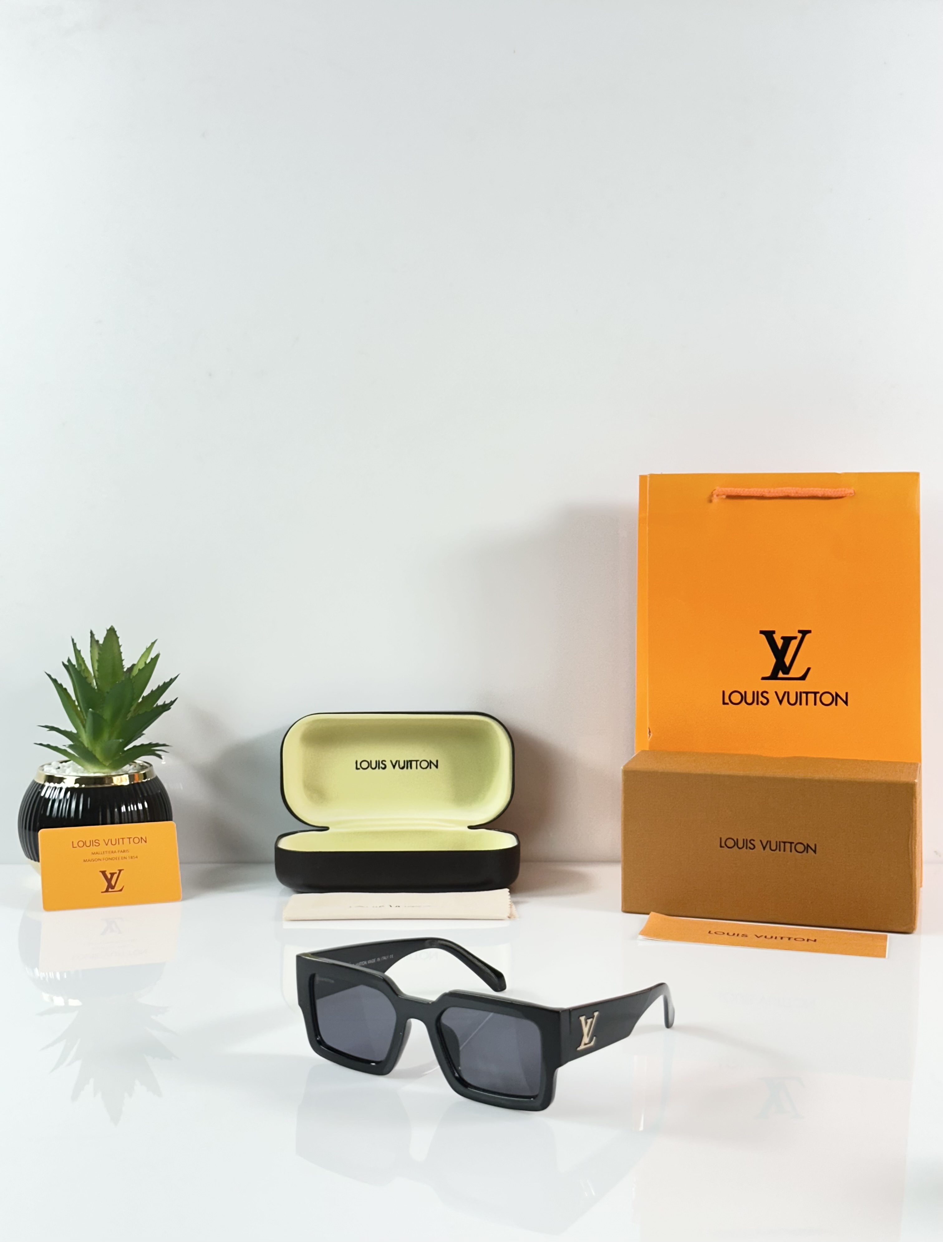 LV 0646 Black