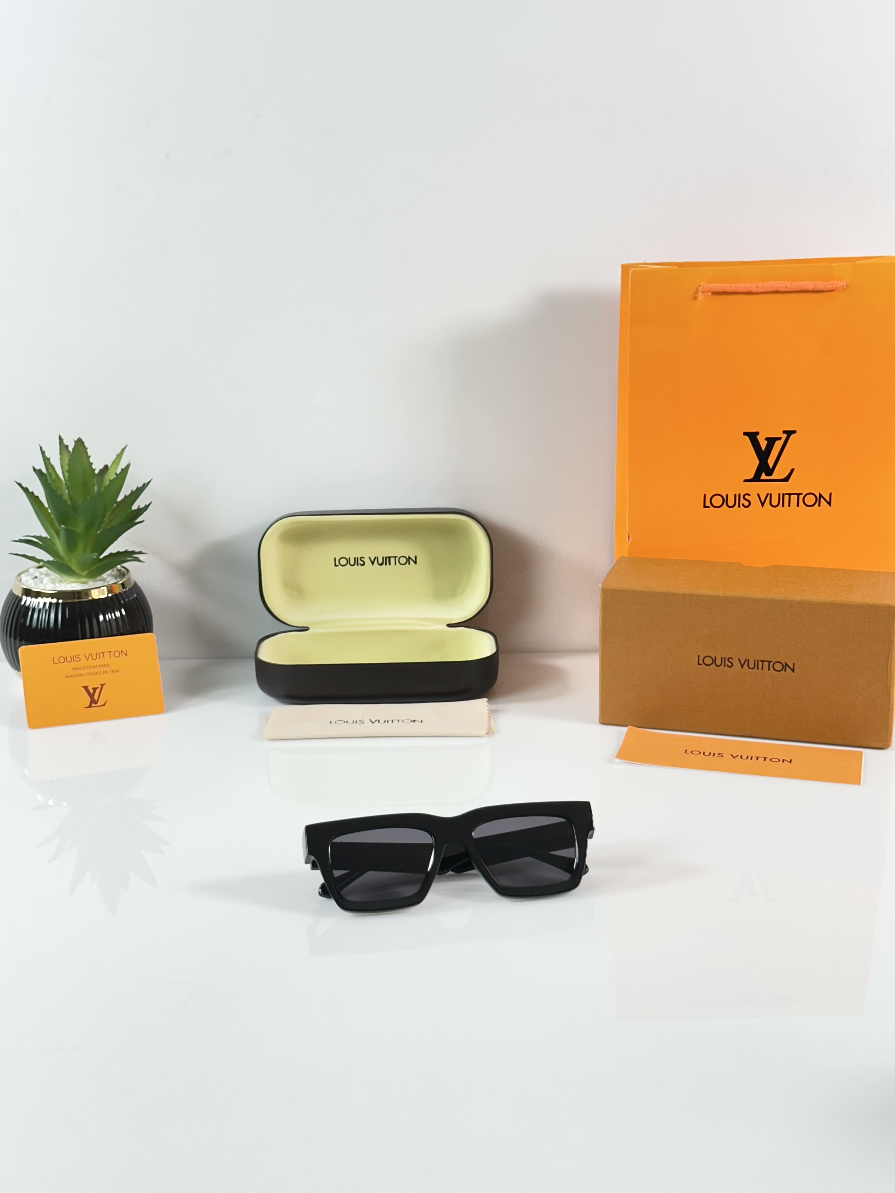 LV 6093 Black - Image 4