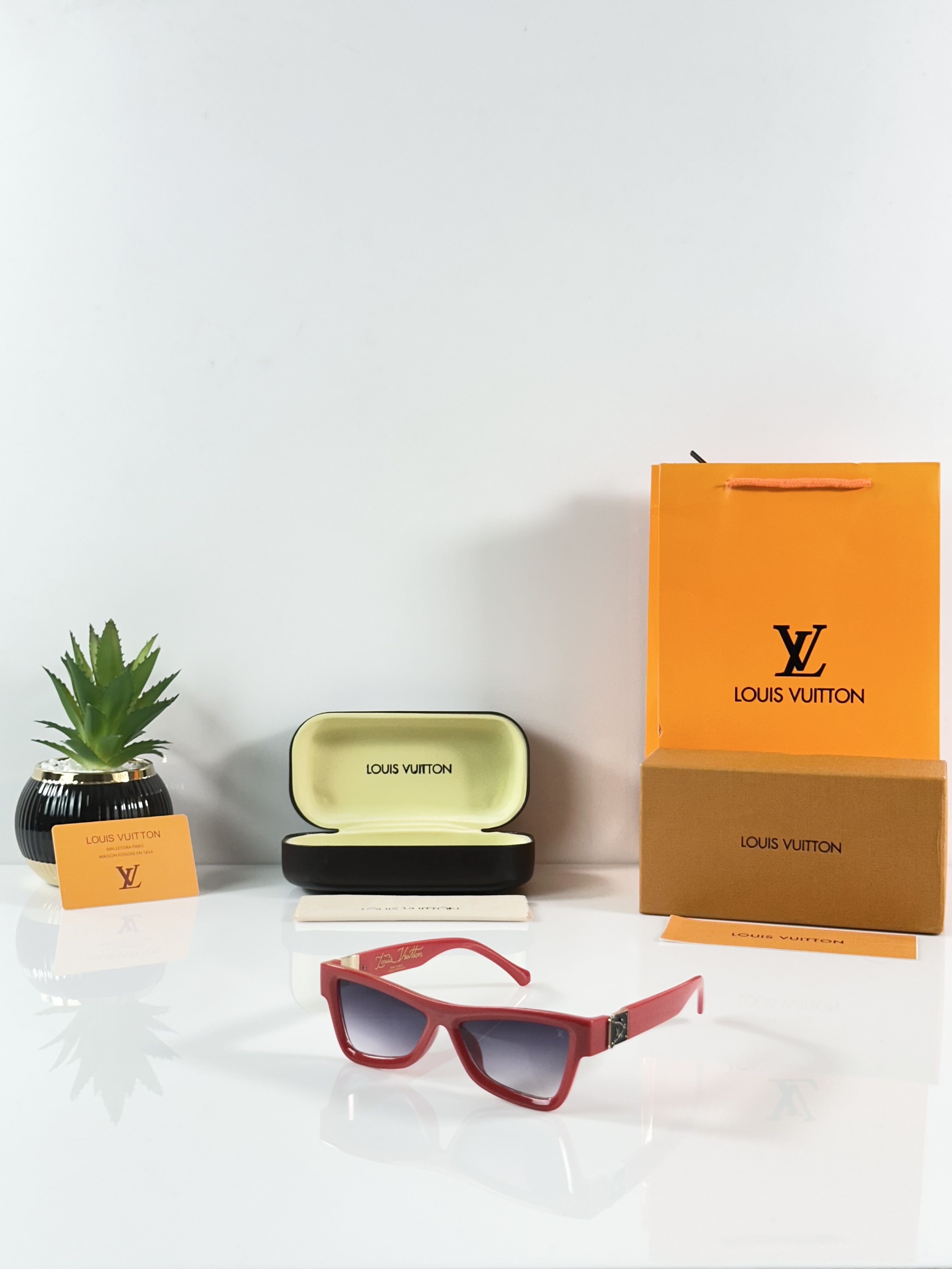 LV WMNS 6008 Red Black DC