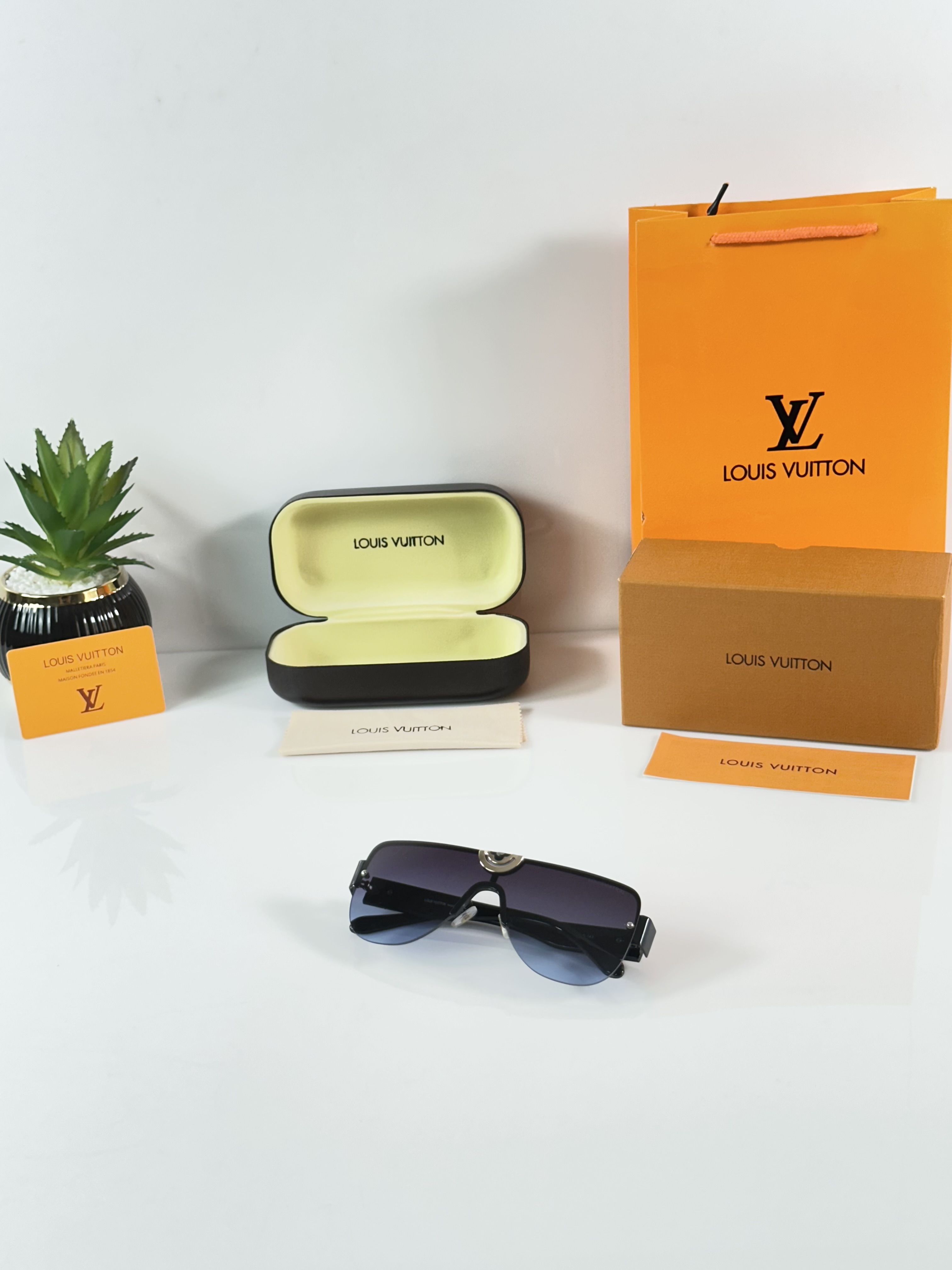 LV 0148 Black Blue DC - Image 5