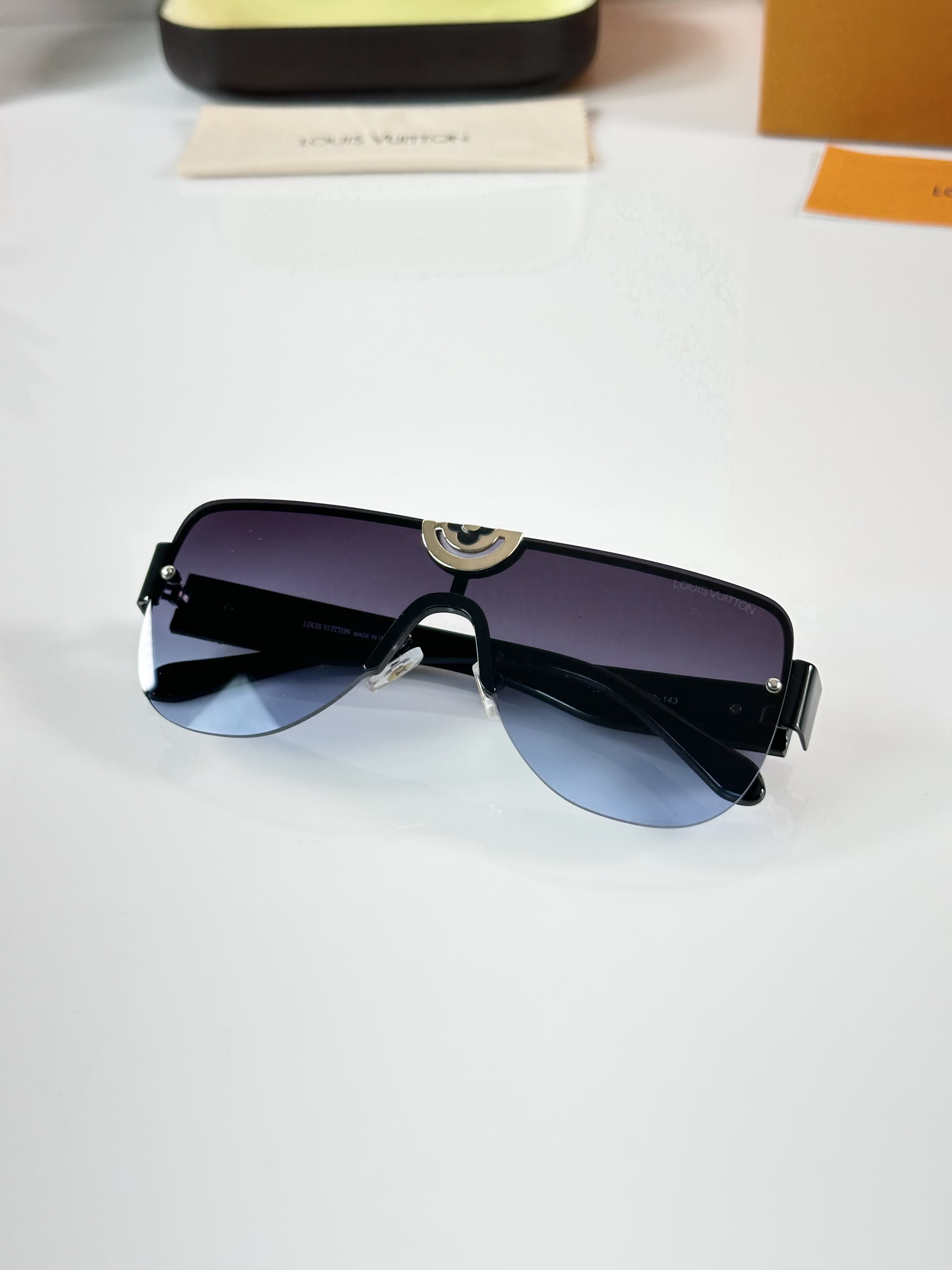 LV 0148 Black Blue DC - Image 4