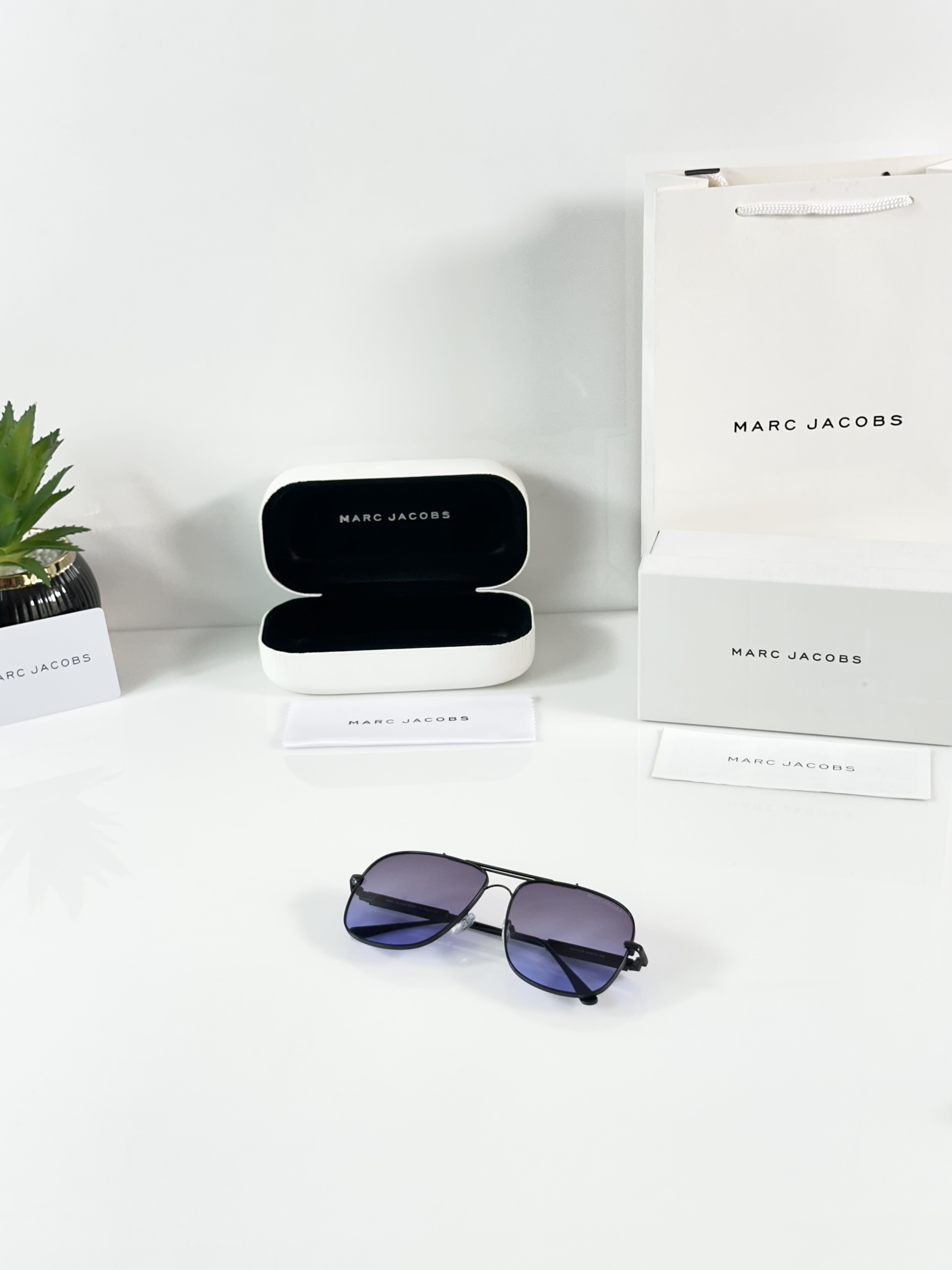 Marc Jacobs 242 Black Blue - Image 5