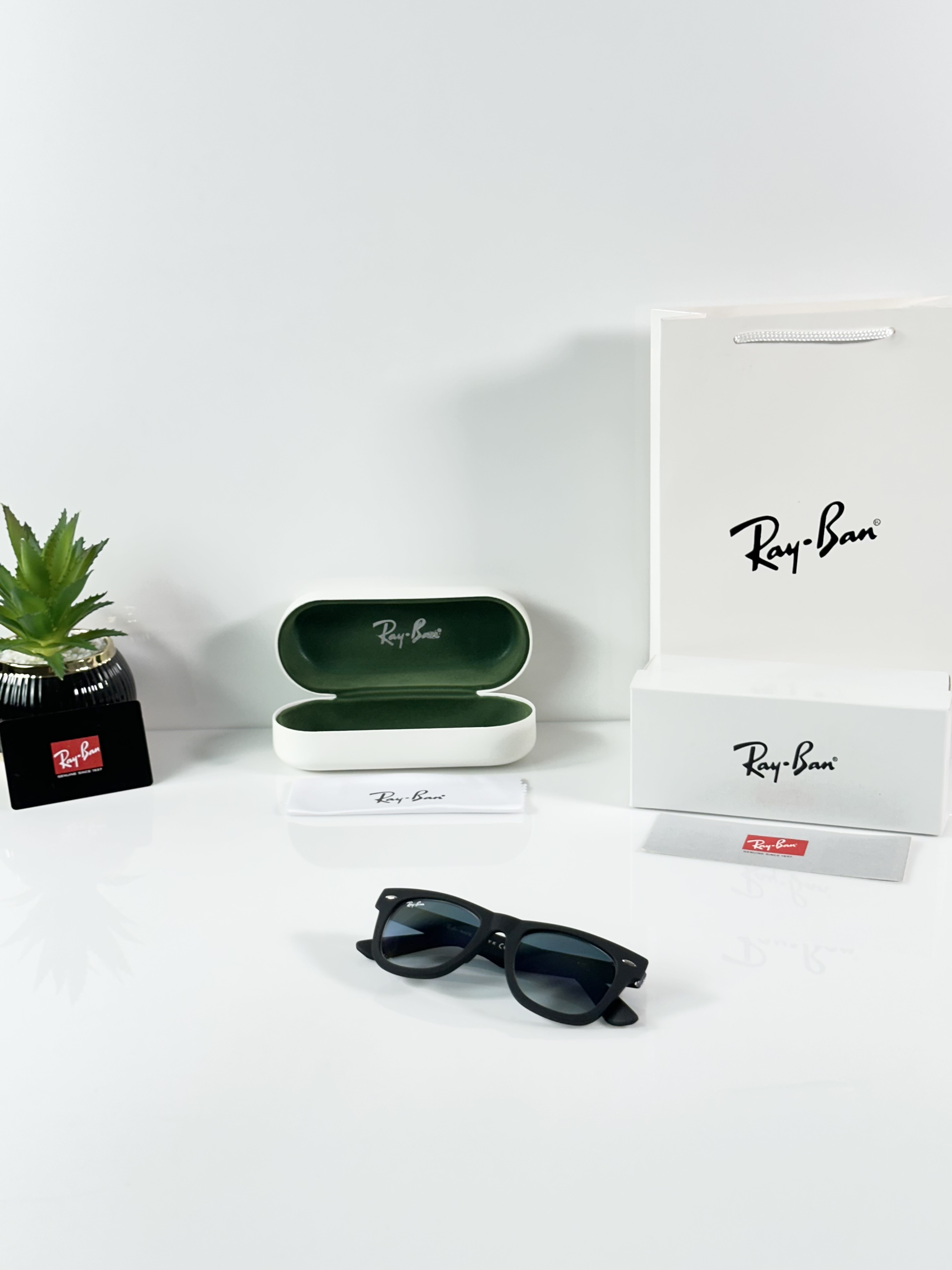 Rayban 2140 Black Blue GLASS - Image 5