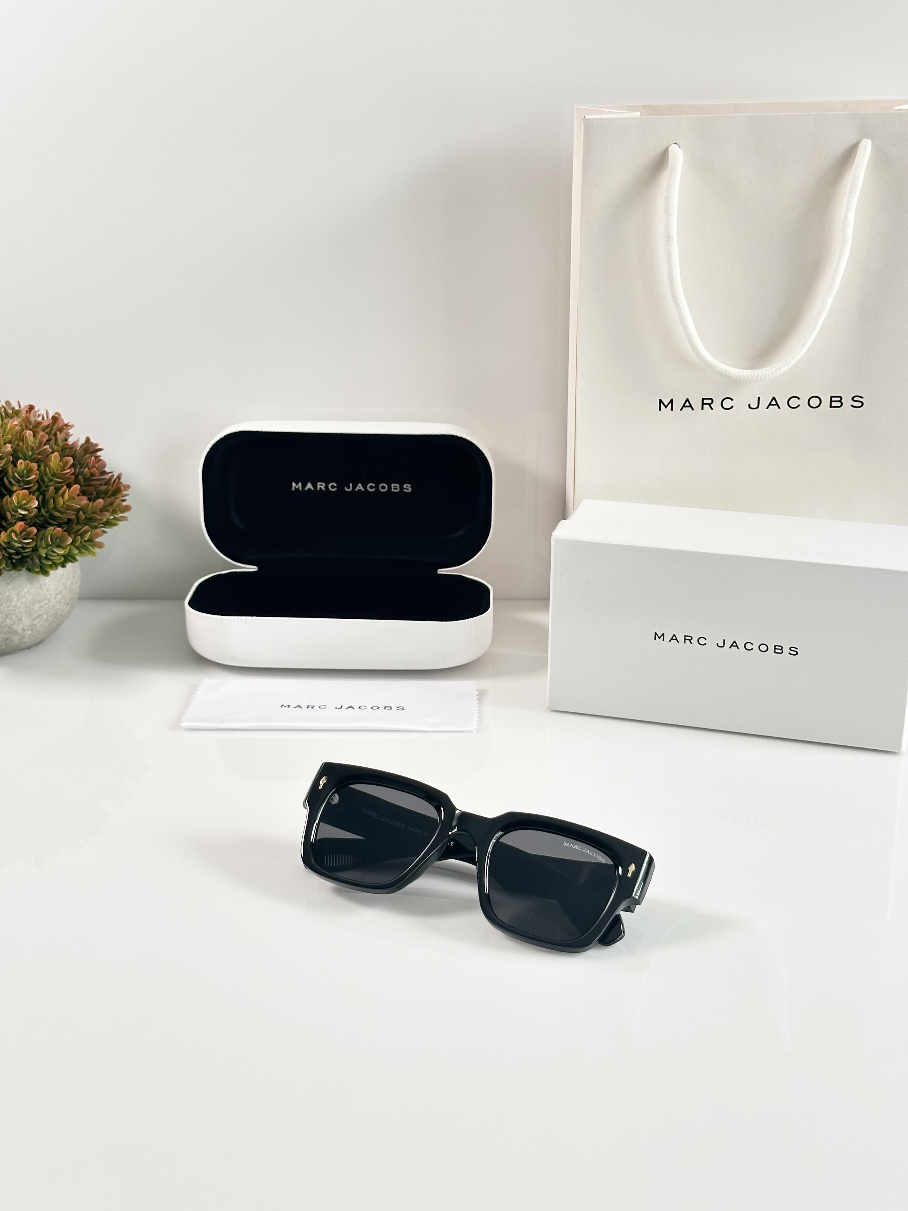 Marc Jacobs 1126 Shine Black - Image 4