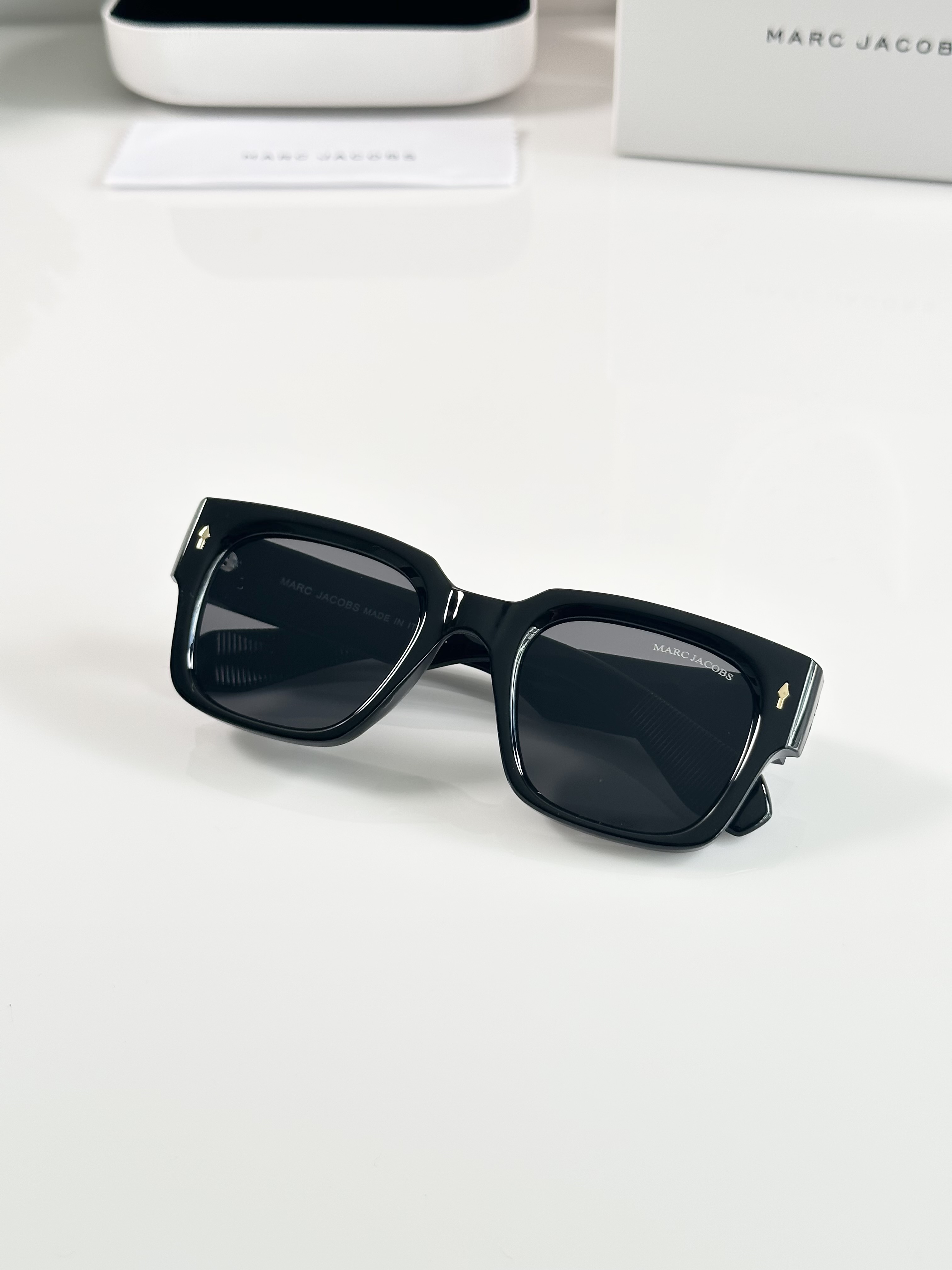 Marc Jacobs 1126 Shine Black - Image 3