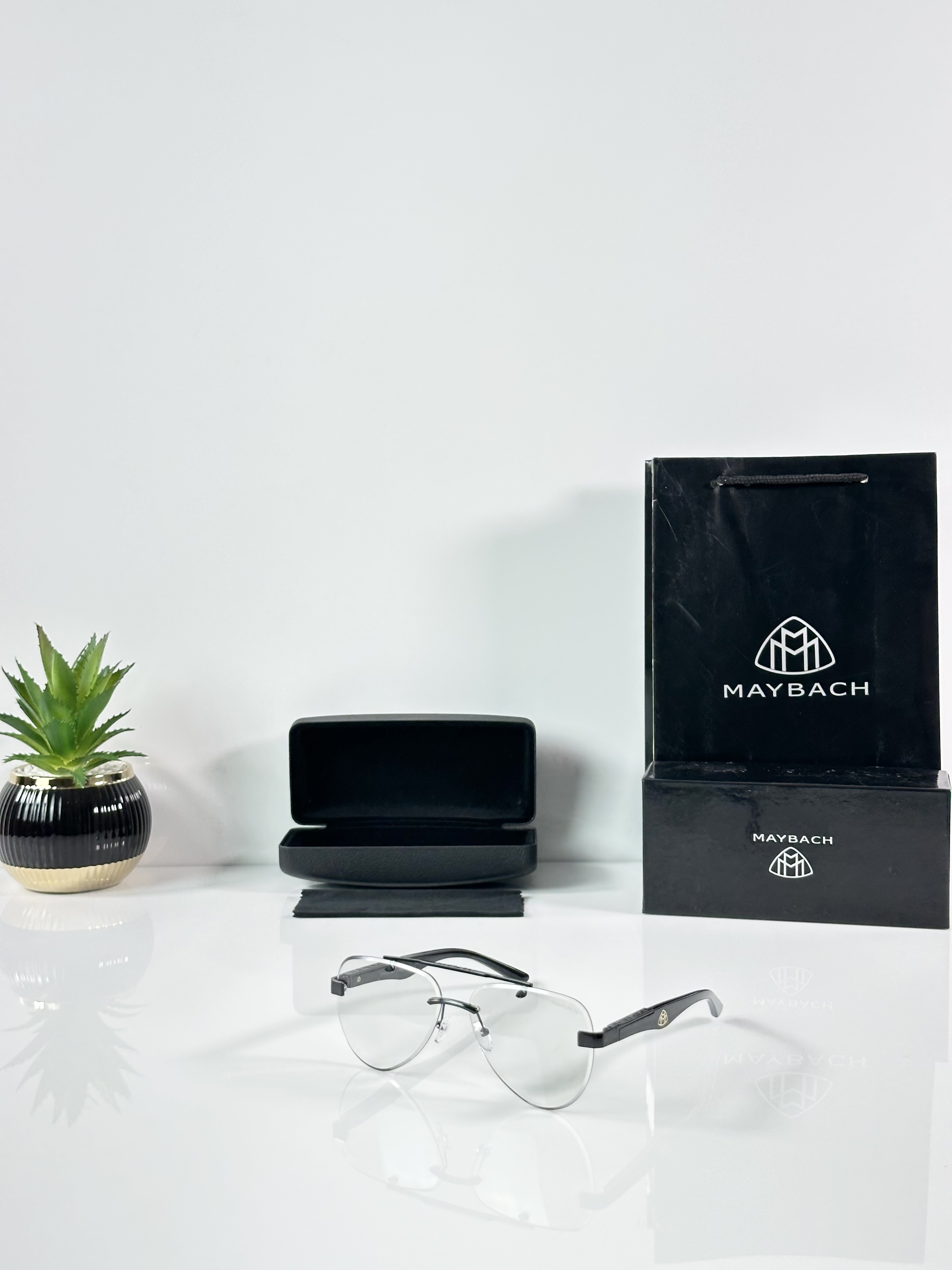 Maybach 1022 Black Day Night Color Changing Glass