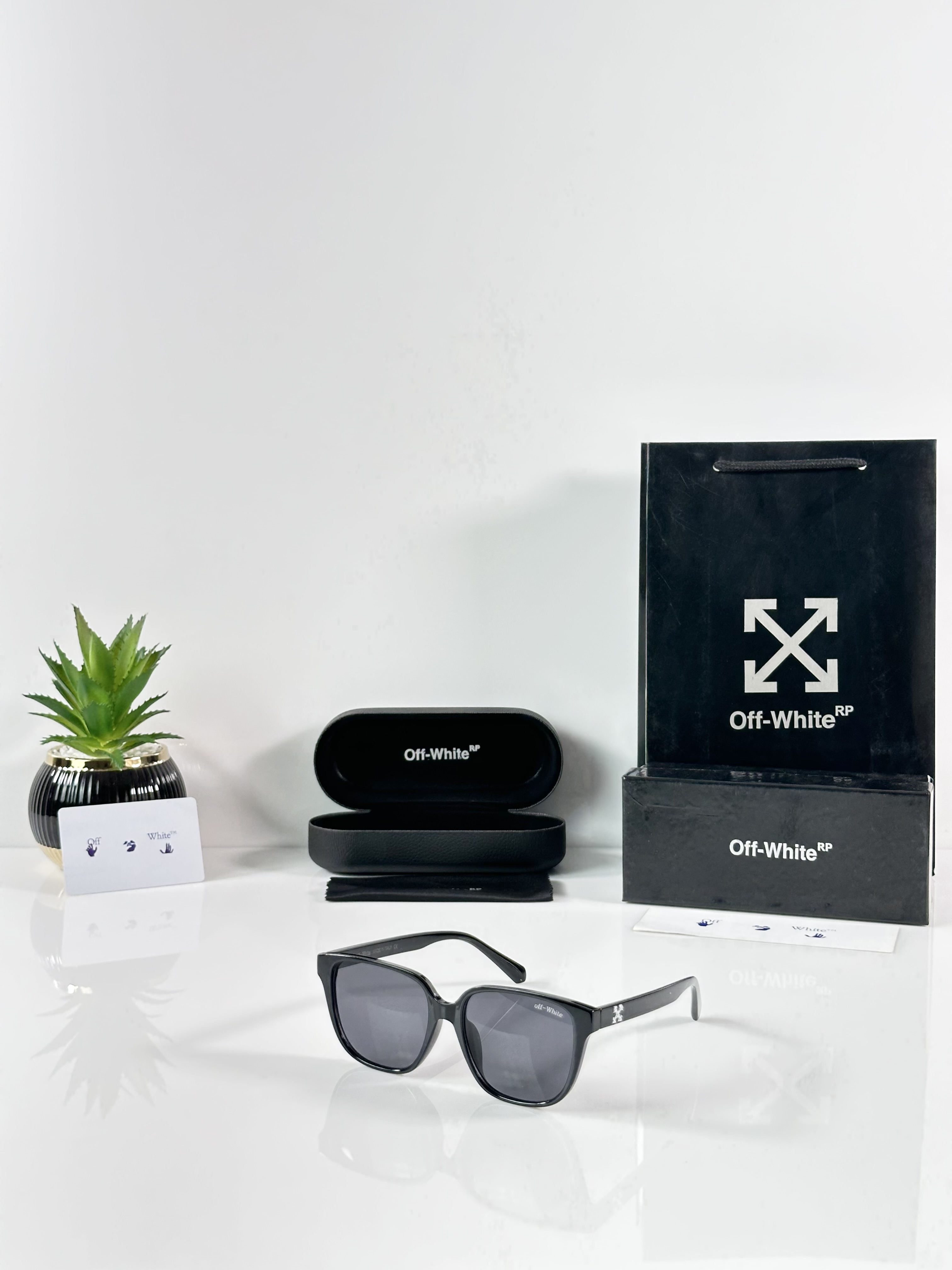 Off whit 2135 Black