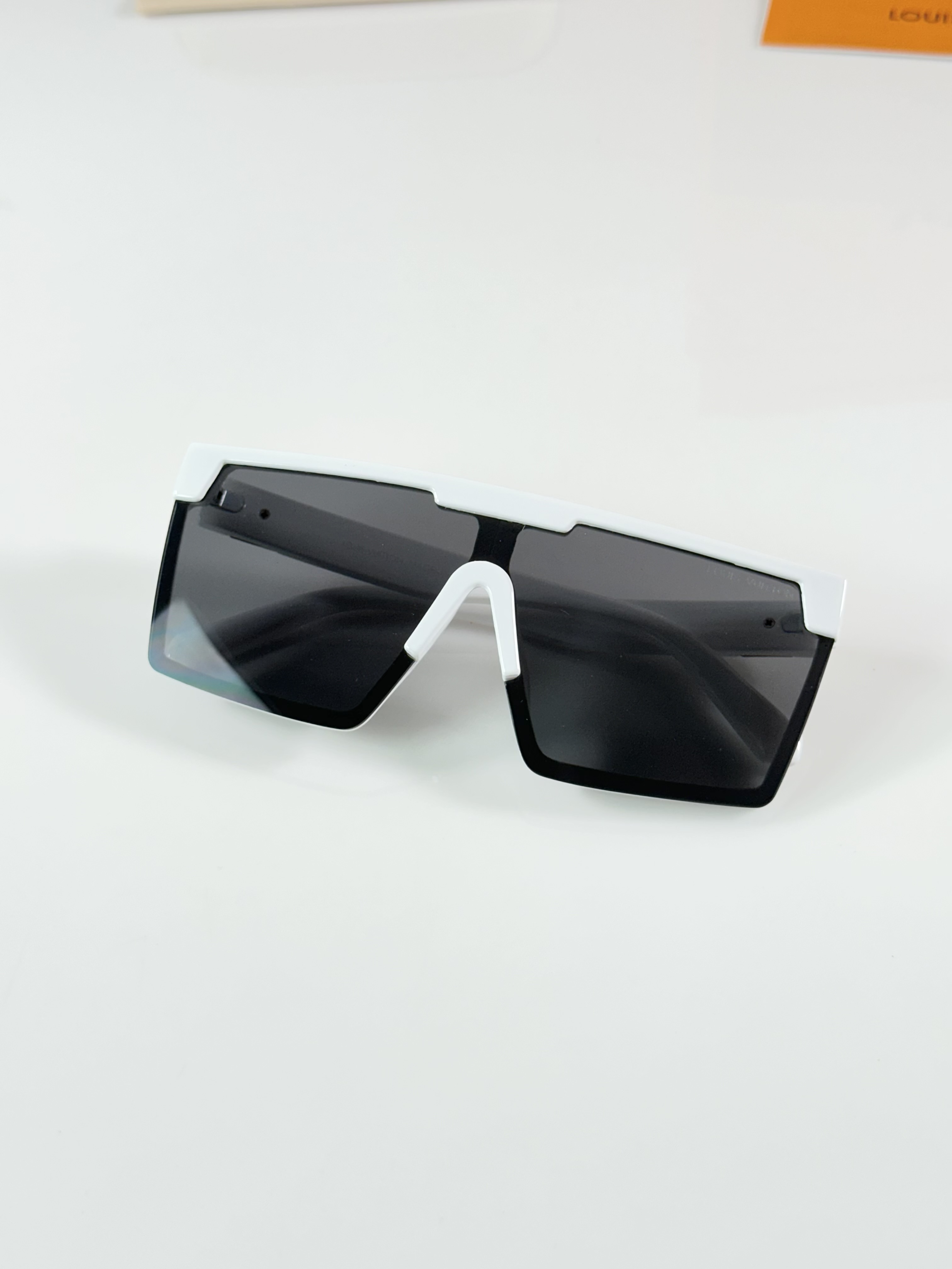 Loui Vuitton 1012 White Black - Image 4