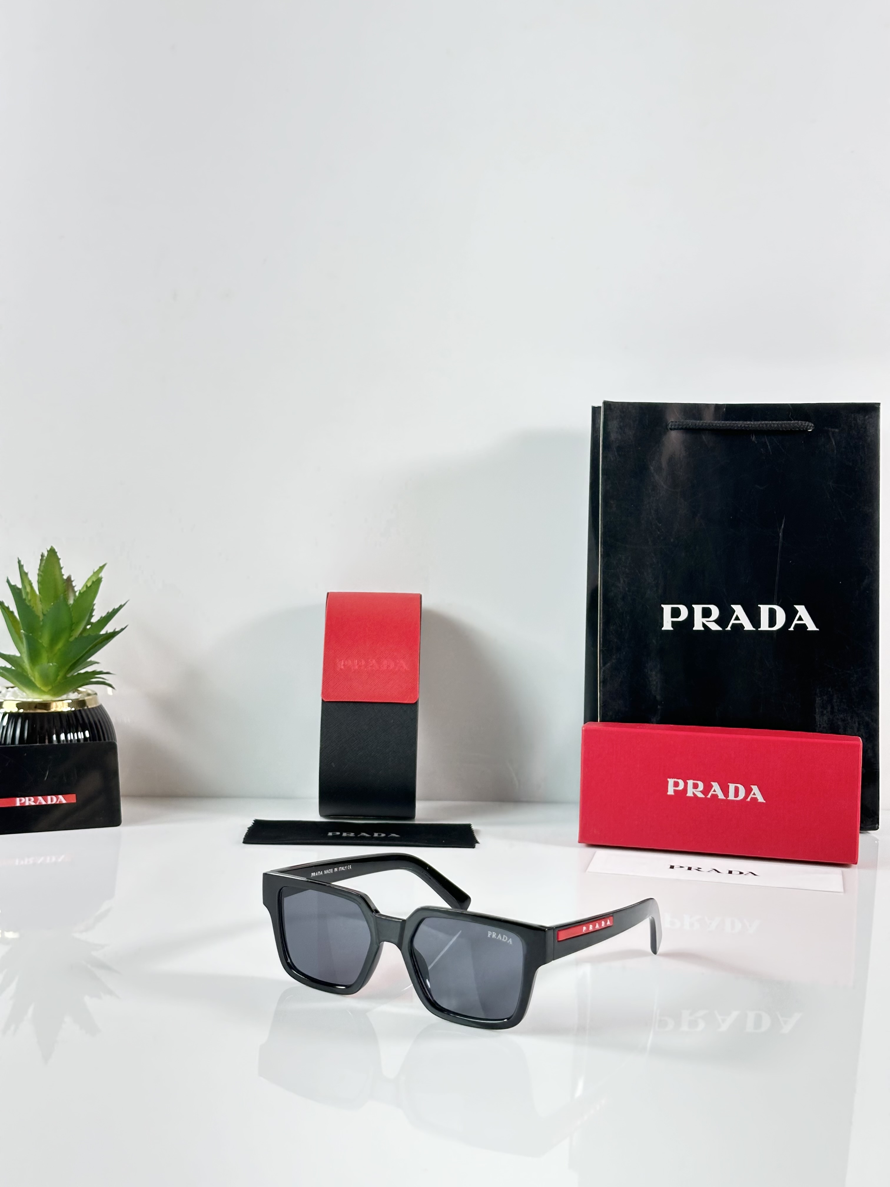 Prad 8720 Shine Black