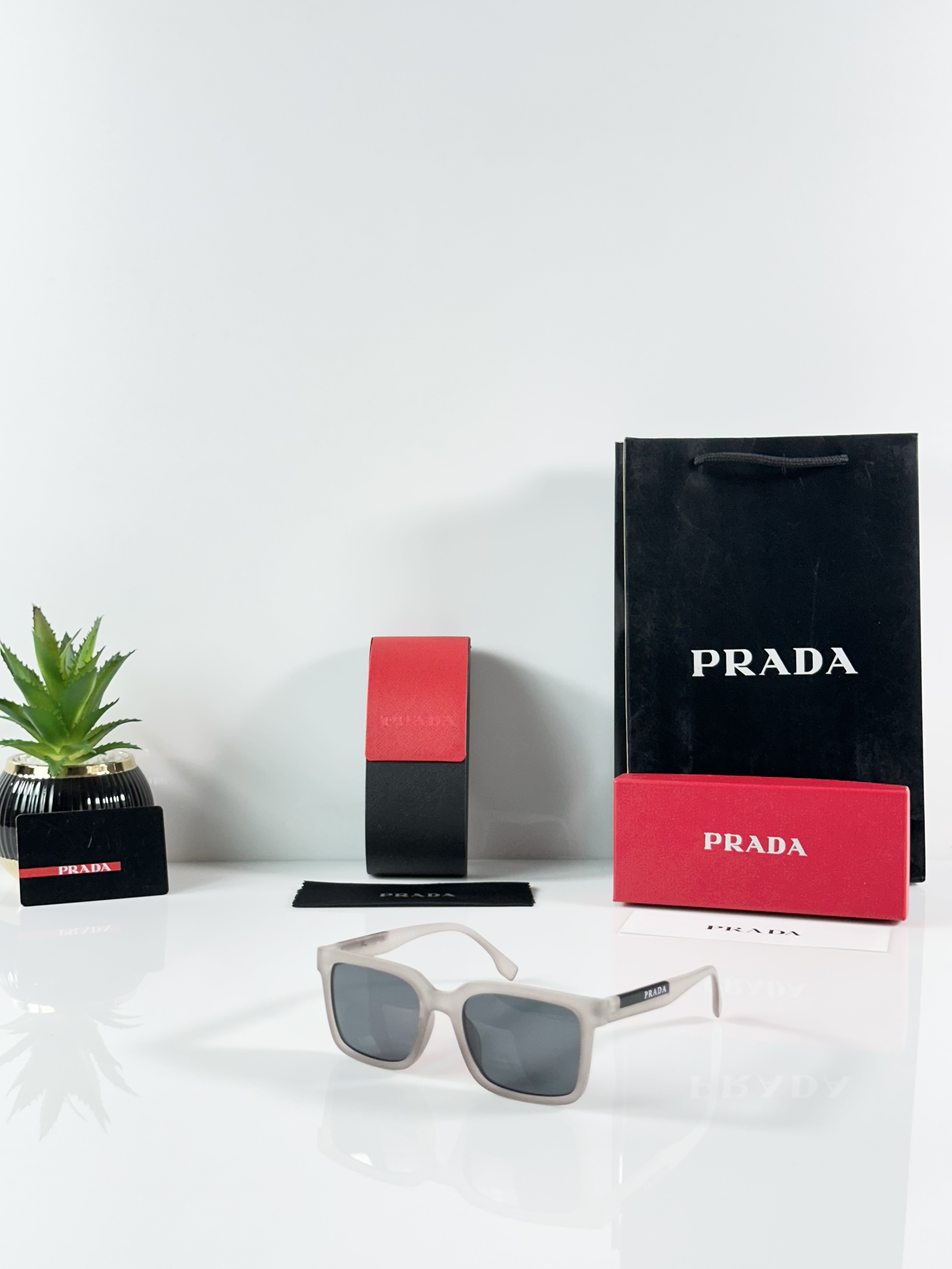 Prad 26 Grey Black