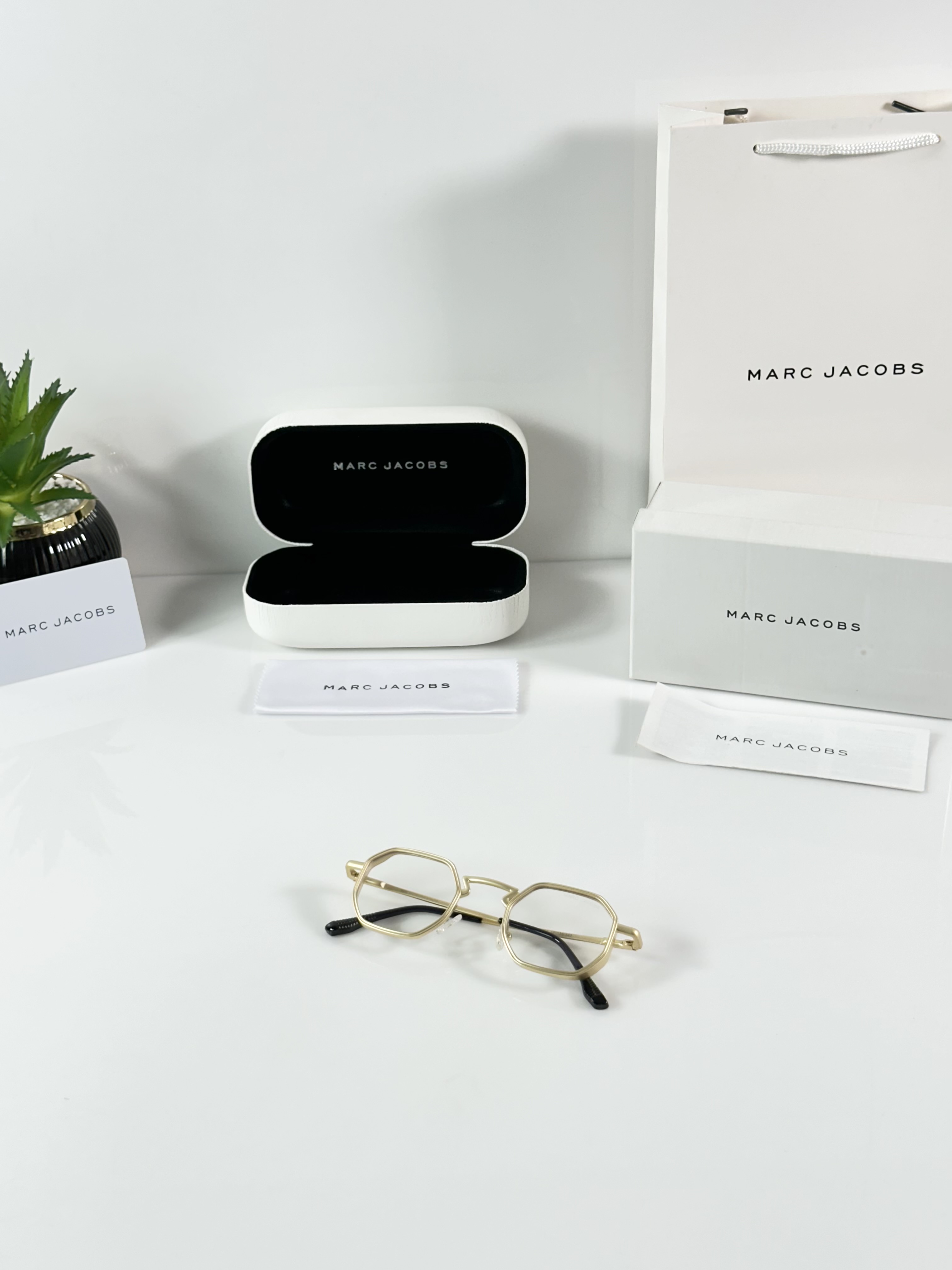 Marc Jacobs 506 Gold Frame - Image 5