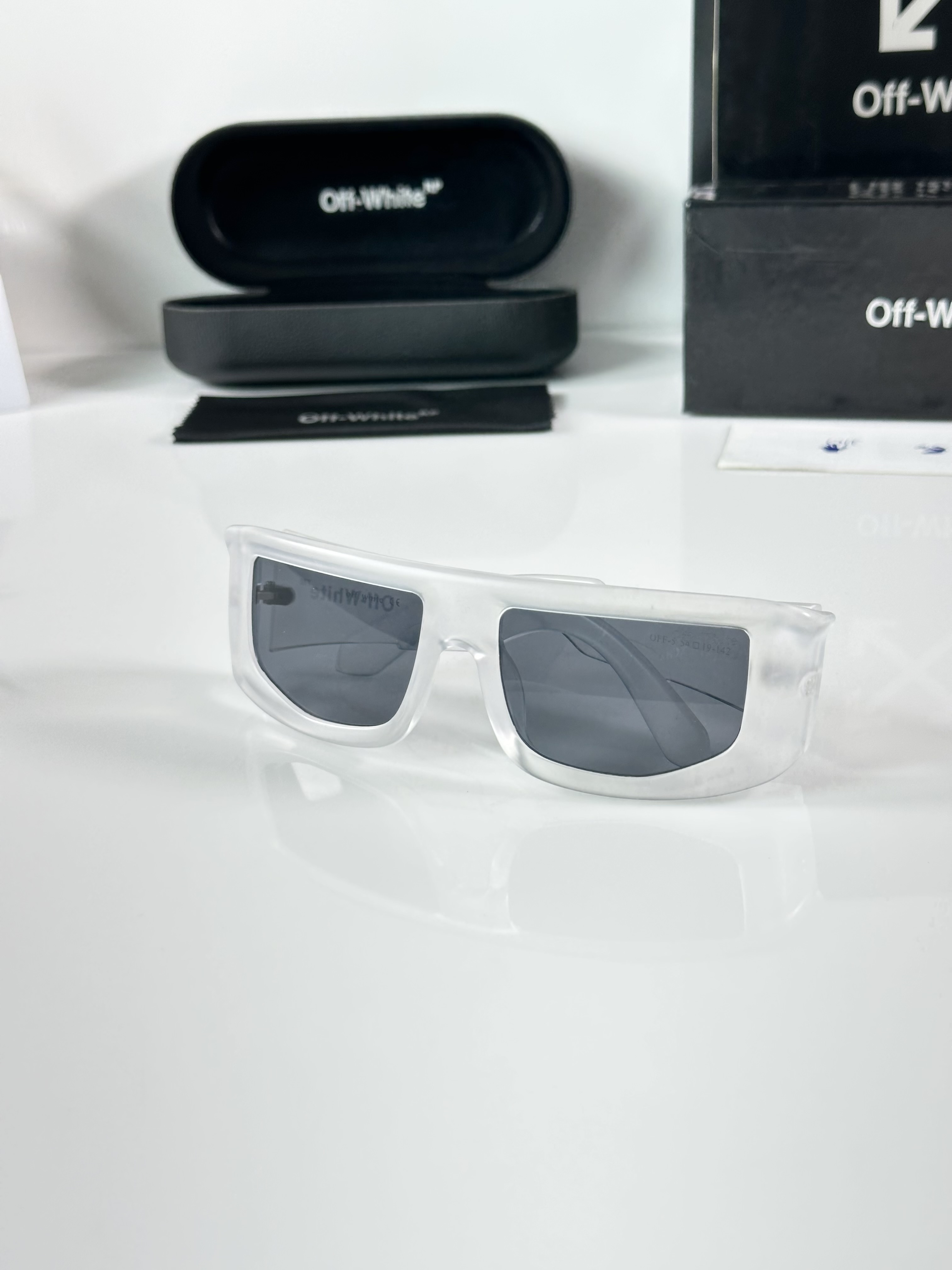 Off Whit OFF 5 Ice Black - Image 4