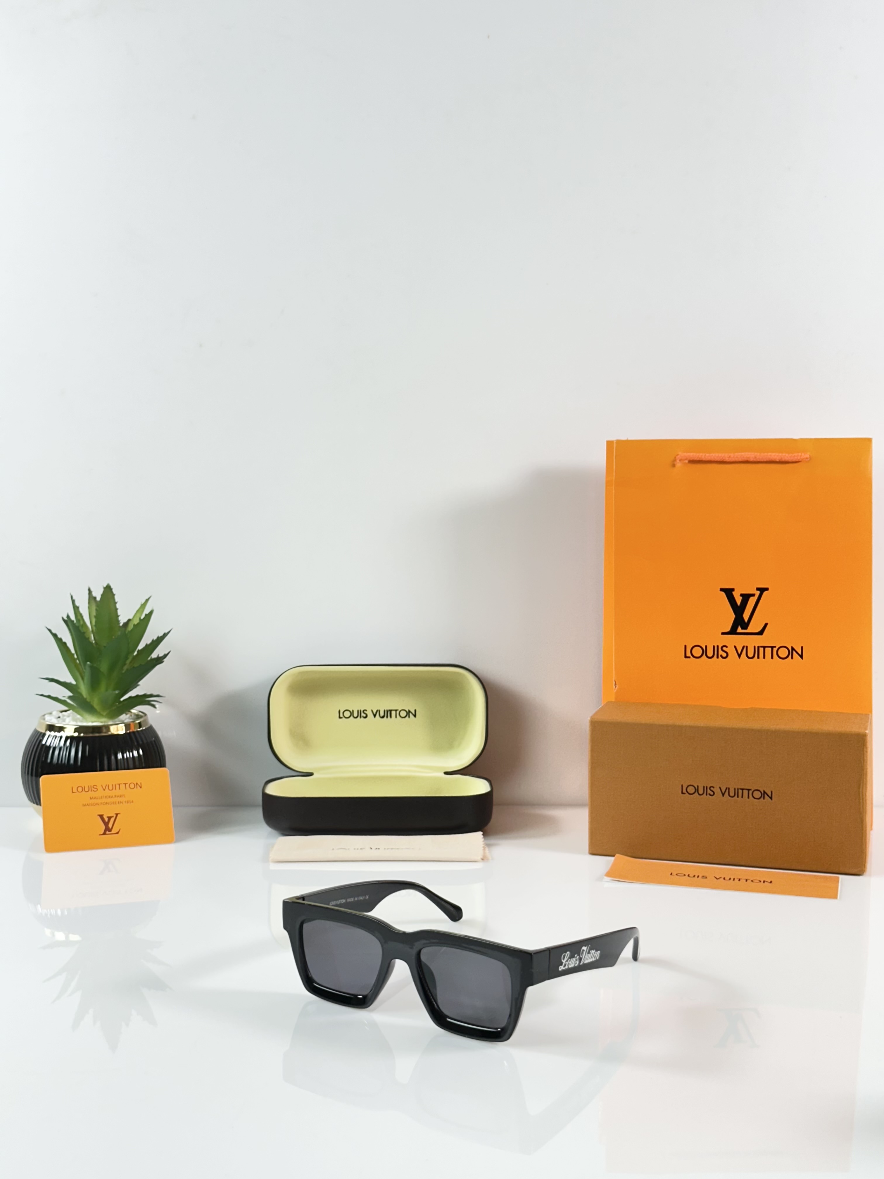 Loui Vuitton 6093 Black
