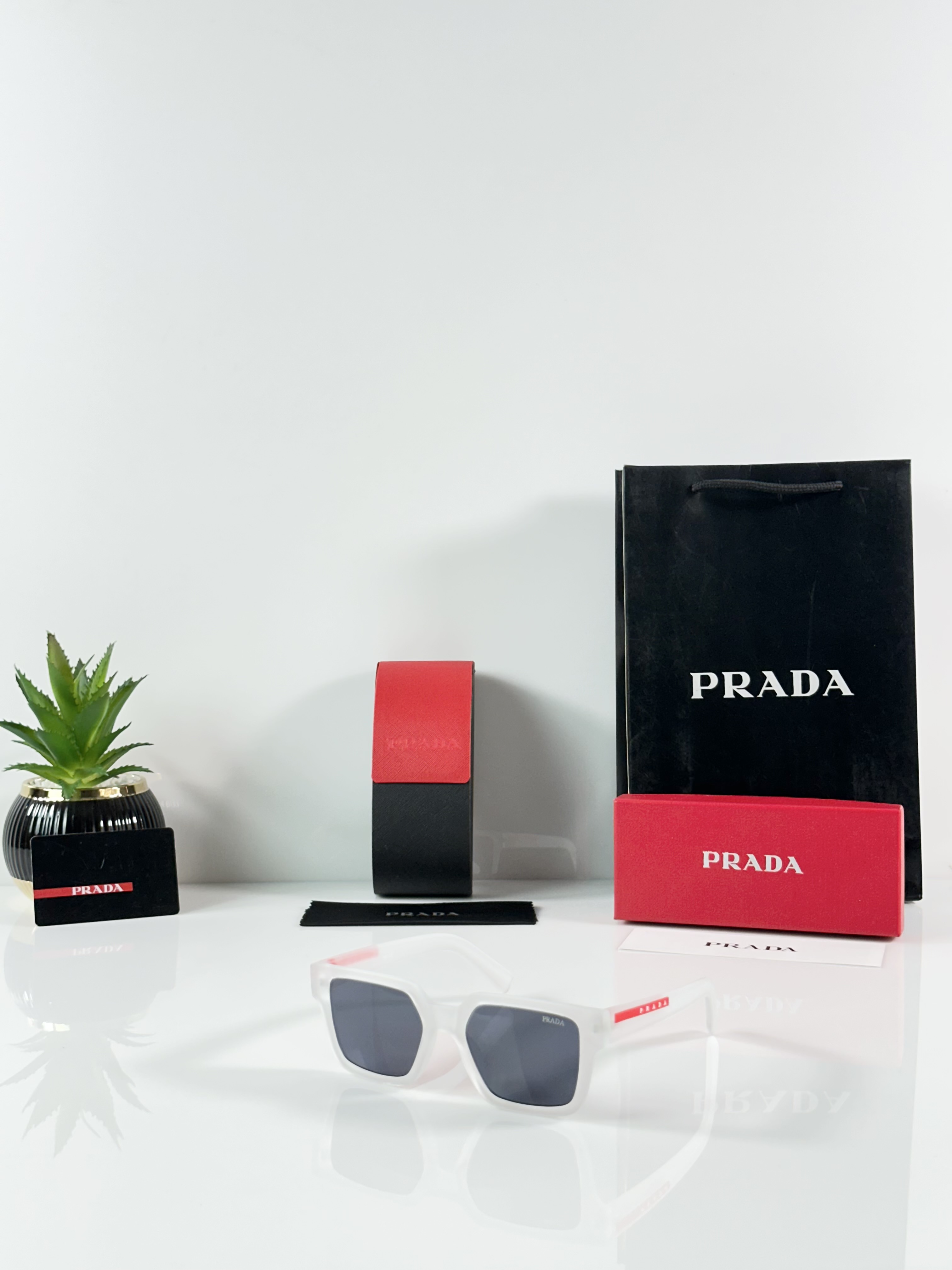 Prad 8720 Ice Black