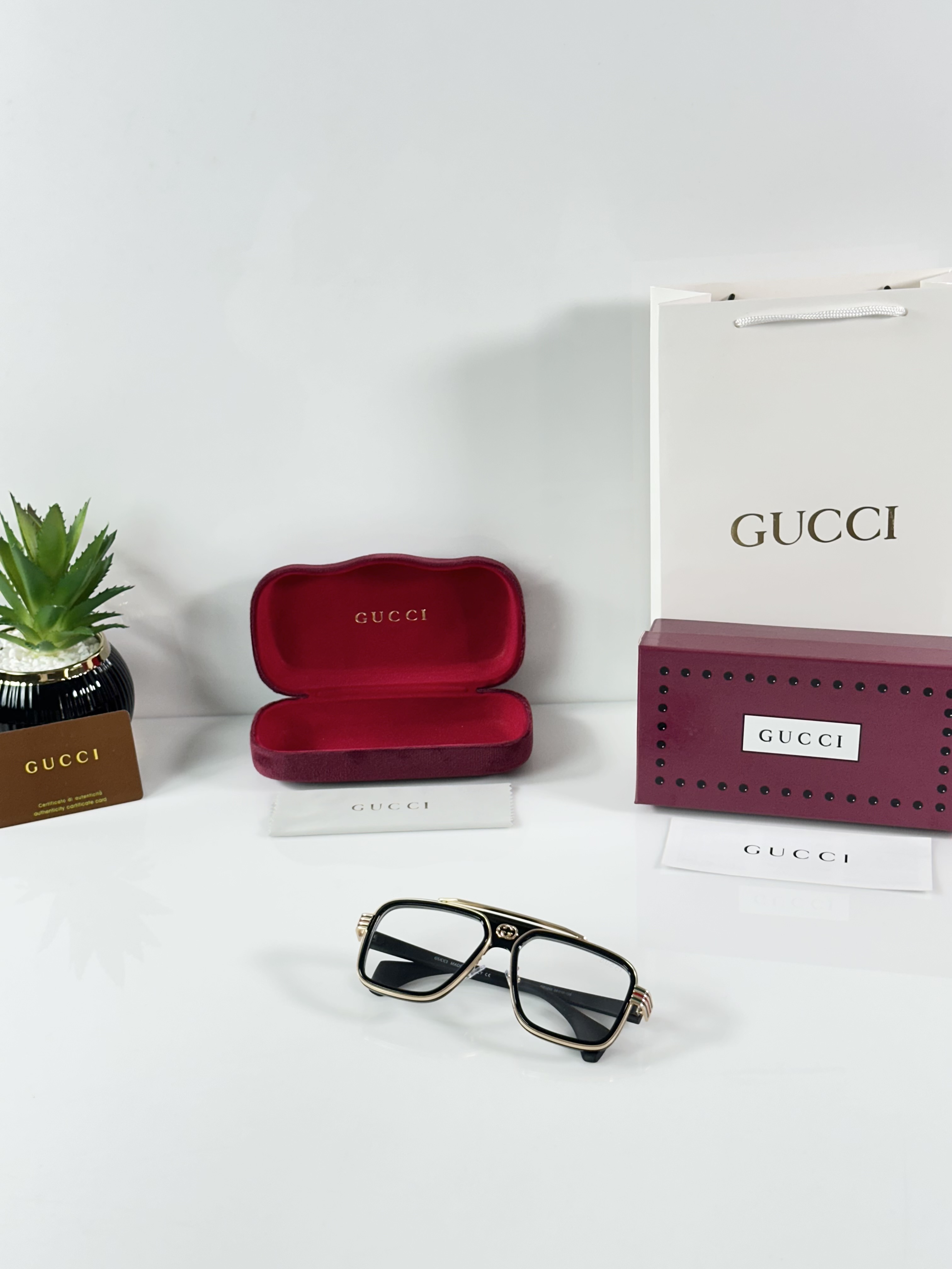 Gucc 1295 Gold Black Frame - Image 5