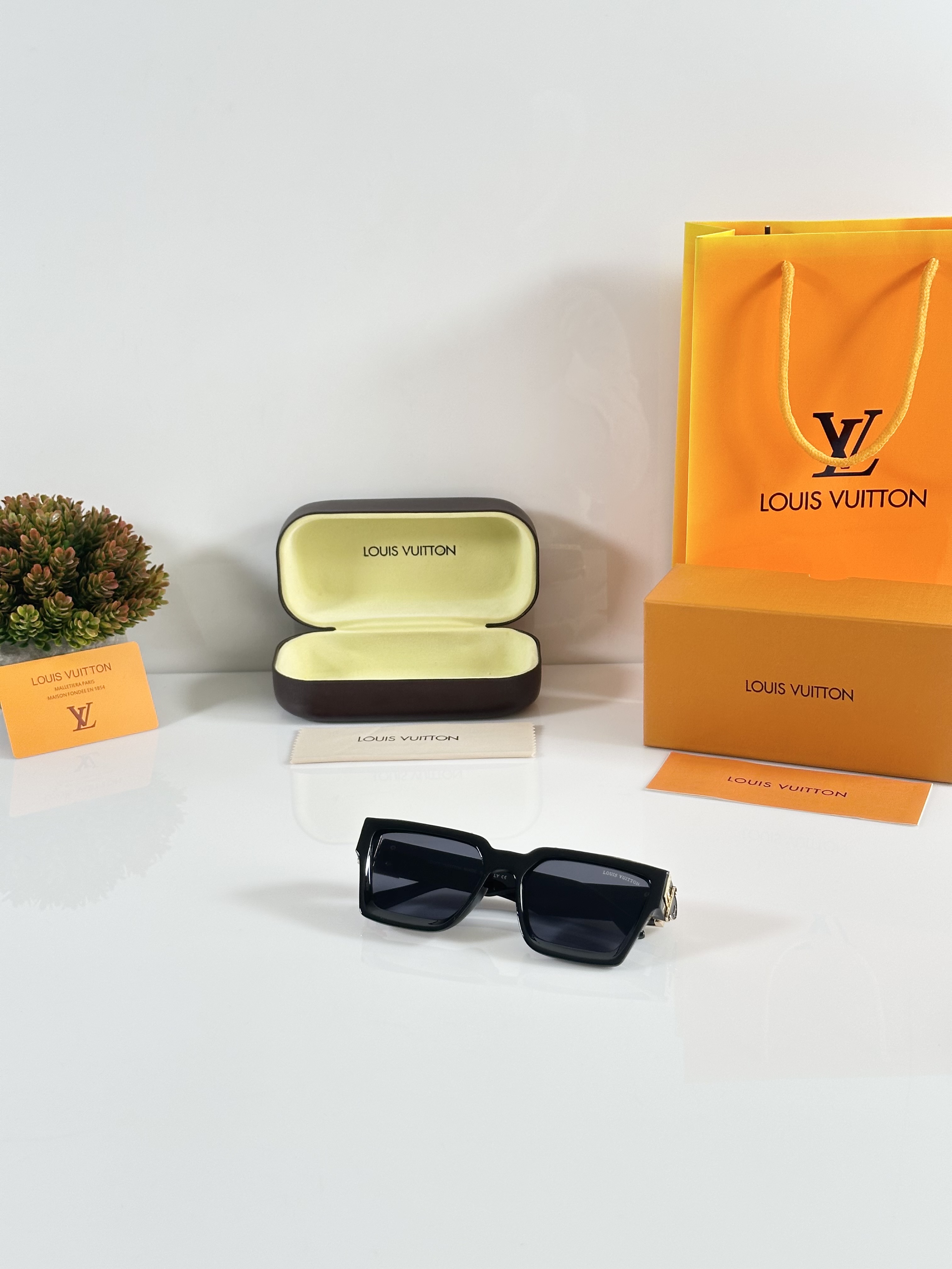 Loui Vuitton 96006 Gold Black - Image 7