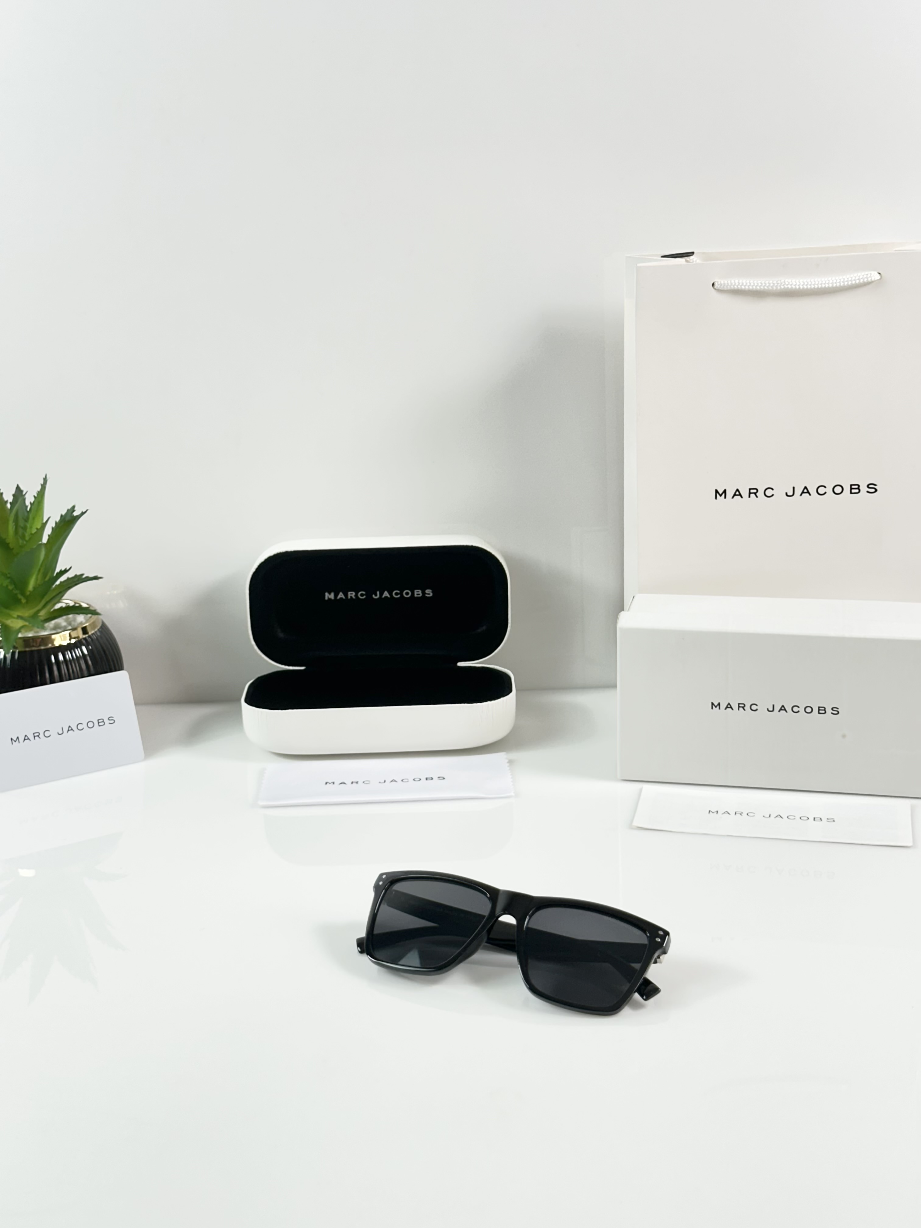 Marc Jacobs 6000 Shine Black - Image 5