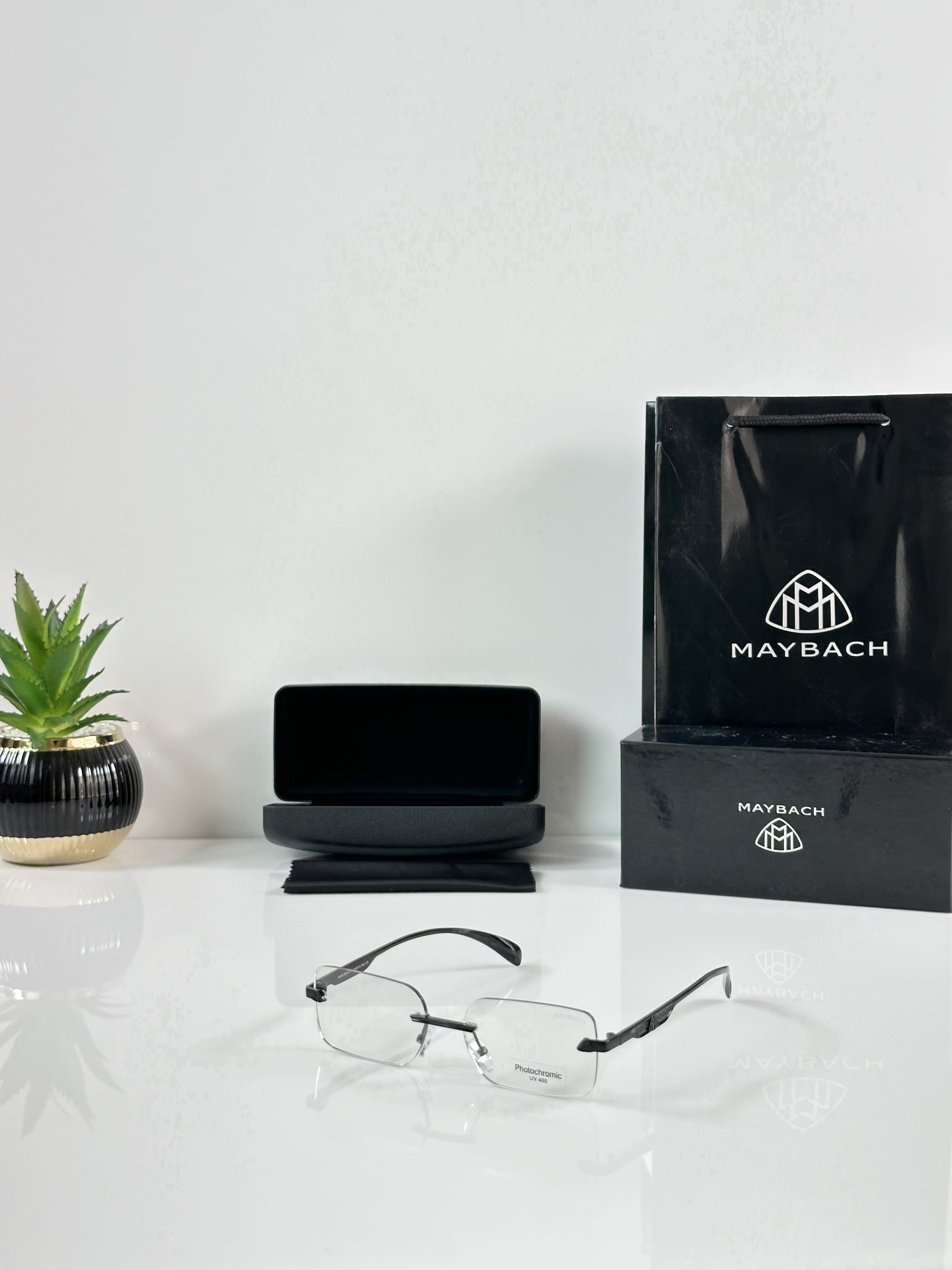 Maybach 1062 Black Day Night Color Changing Glass