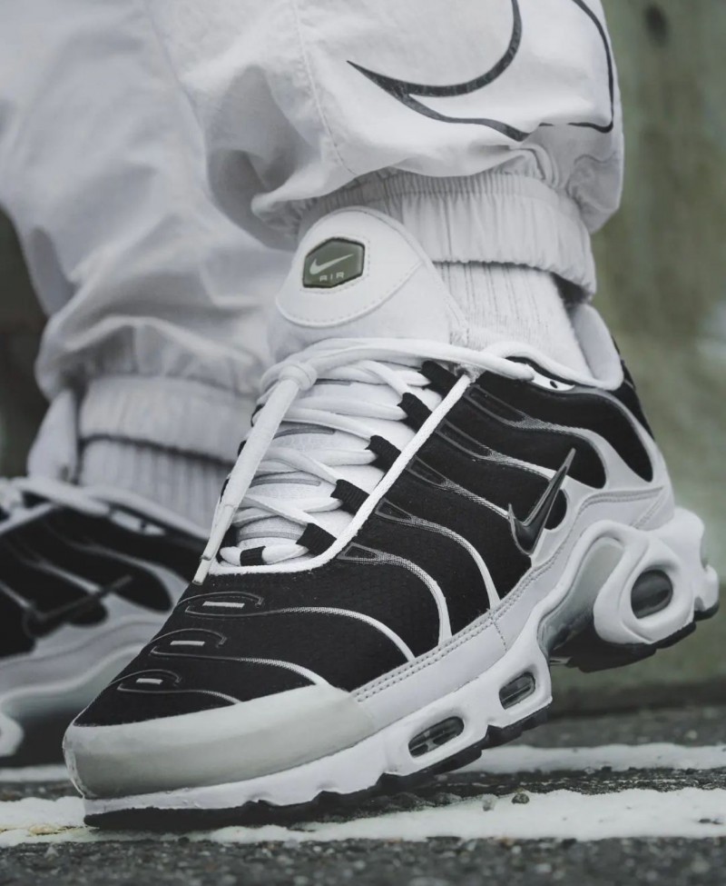 nike tuned killer whale