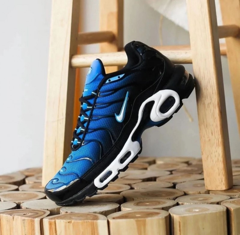 electric blue nike air max